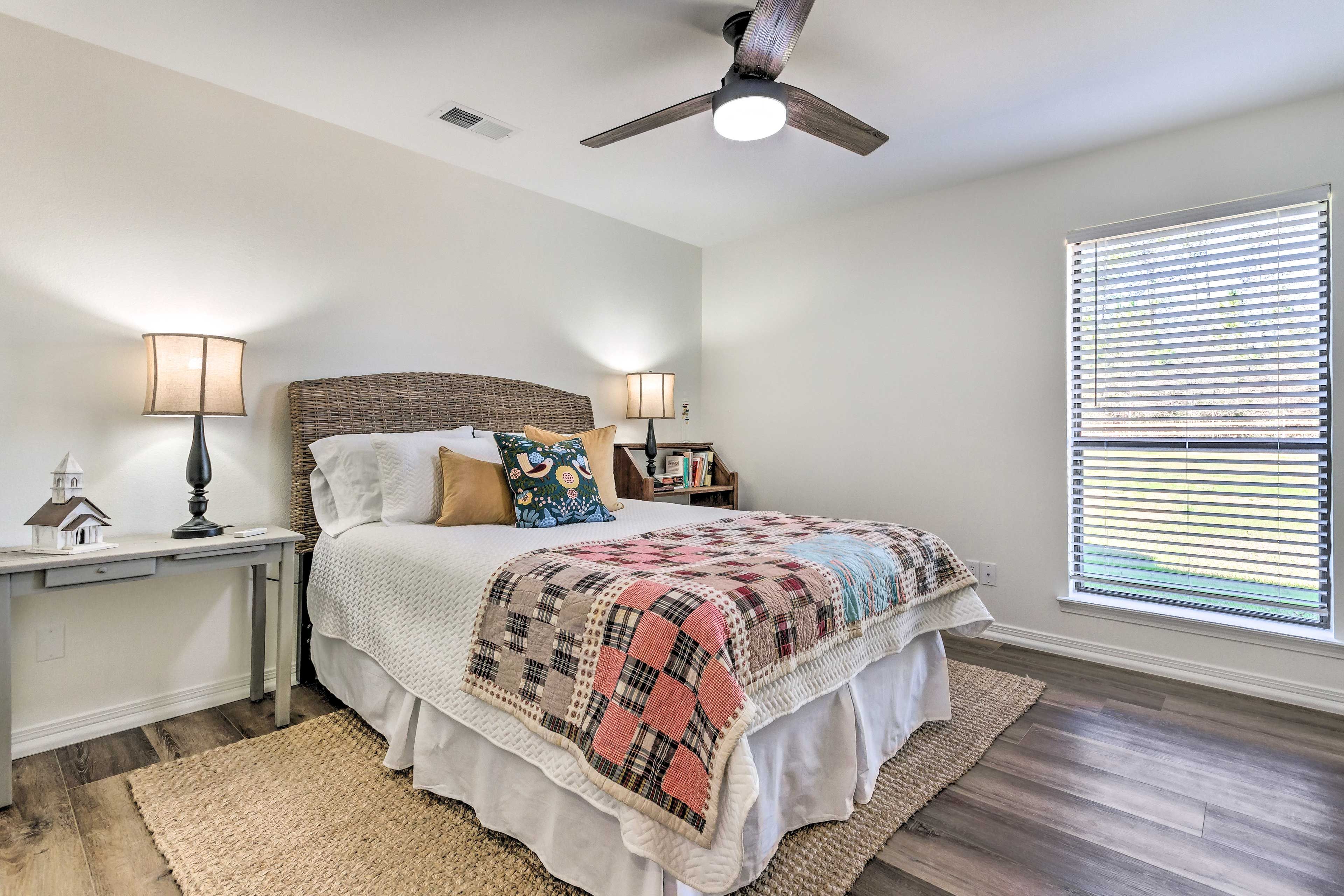 Bedroom 2 | Queen Bed
