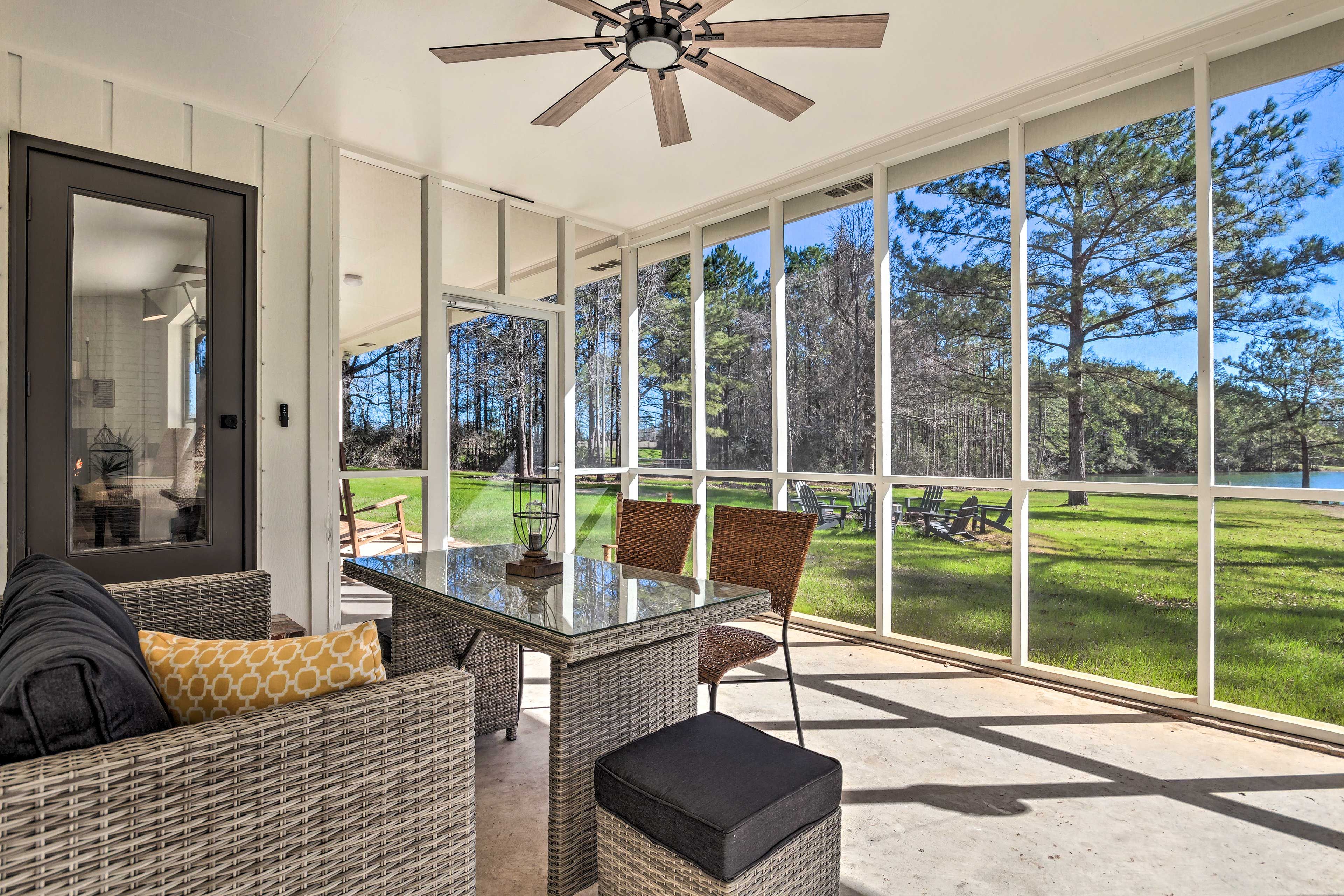 Enclosed Porch | Free WiFi | Pet Fee | 1 Exterior Security Camera