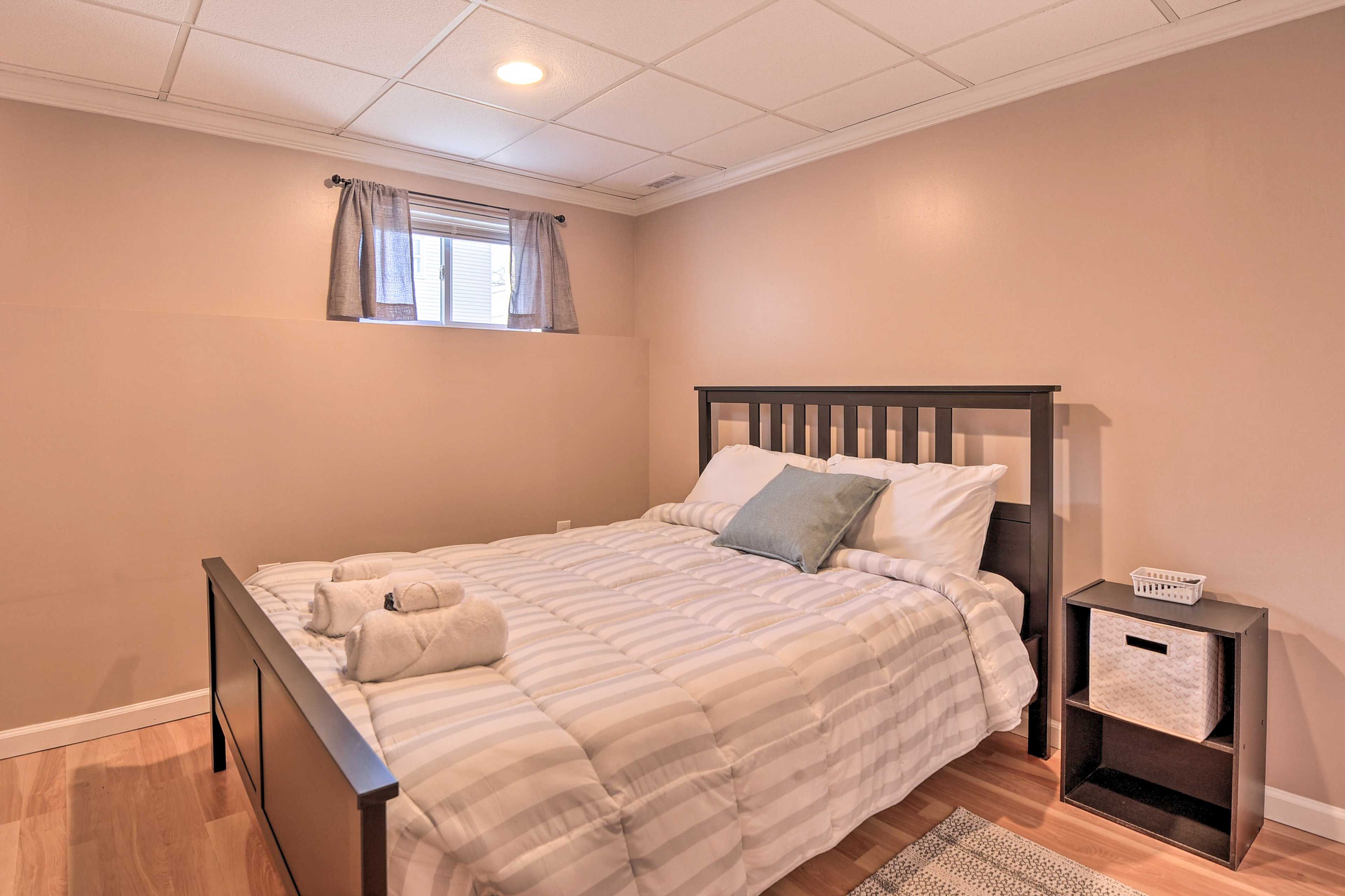 Bedroom 4 | Queen Bed | 1st Floor