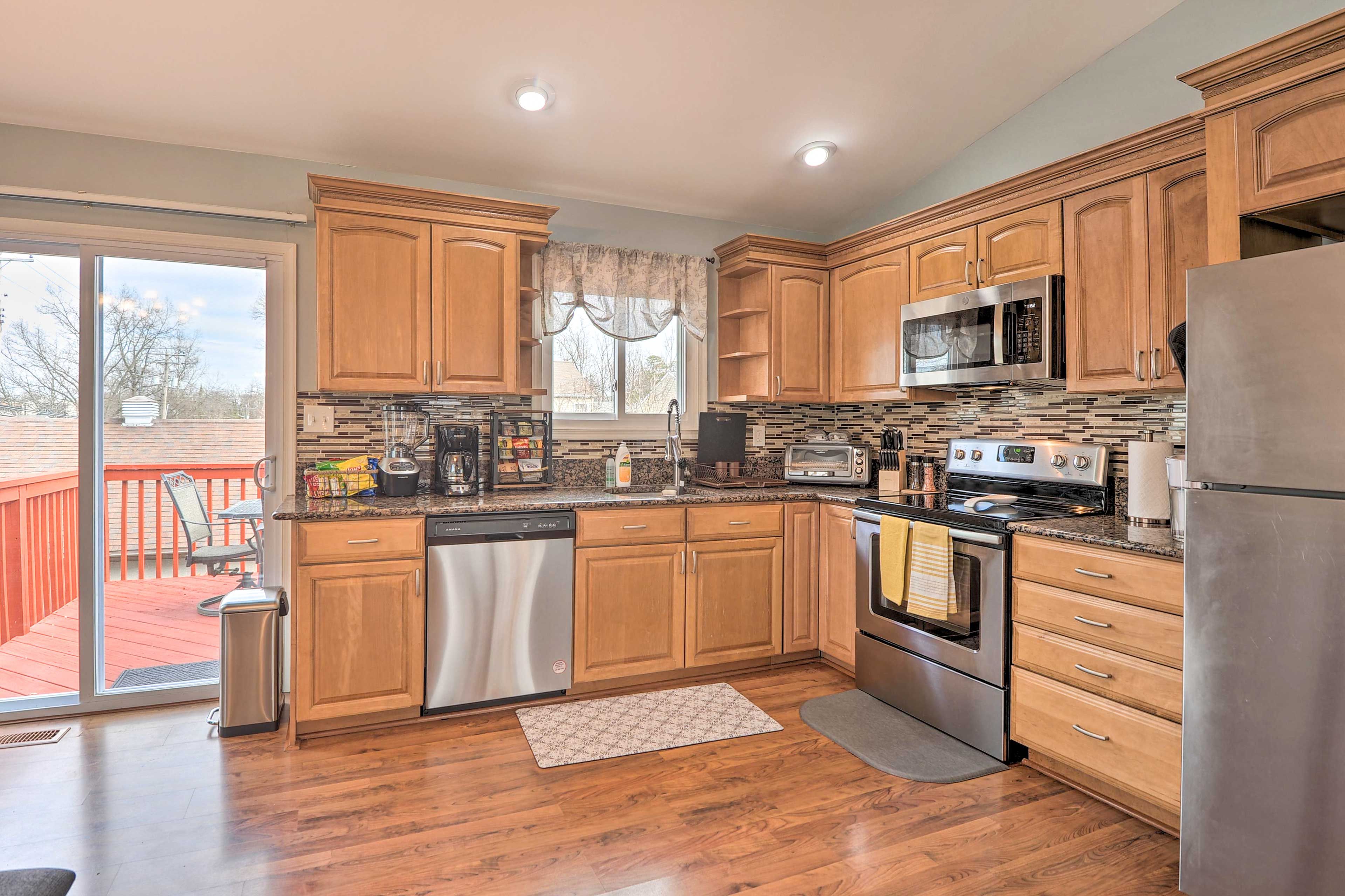 Kitchen | Cooking Basics | Spices | Paper Towels/Trash Bags Provided