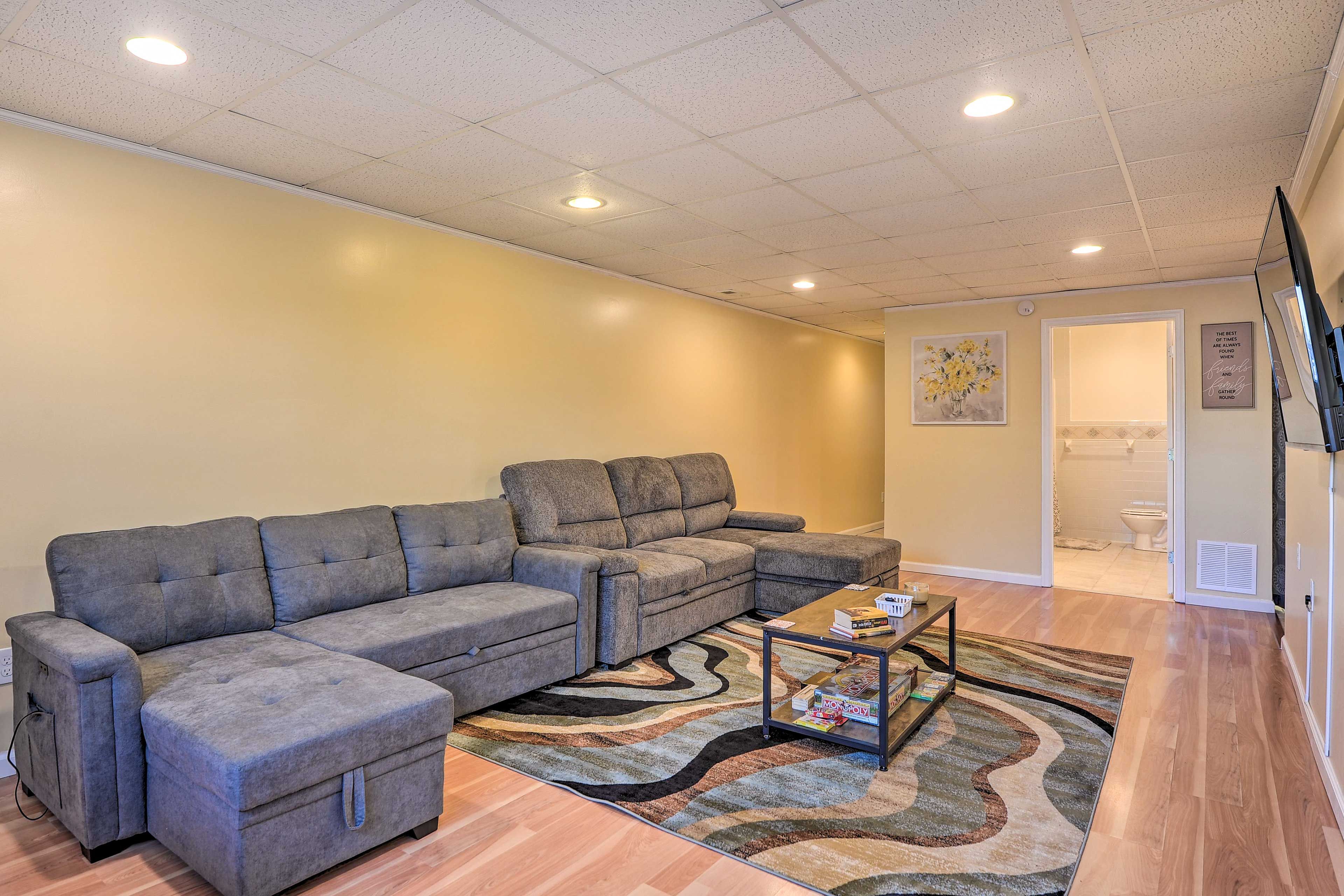 Downstairs Living Room | 2 Sleeper Sofas | Smart TV