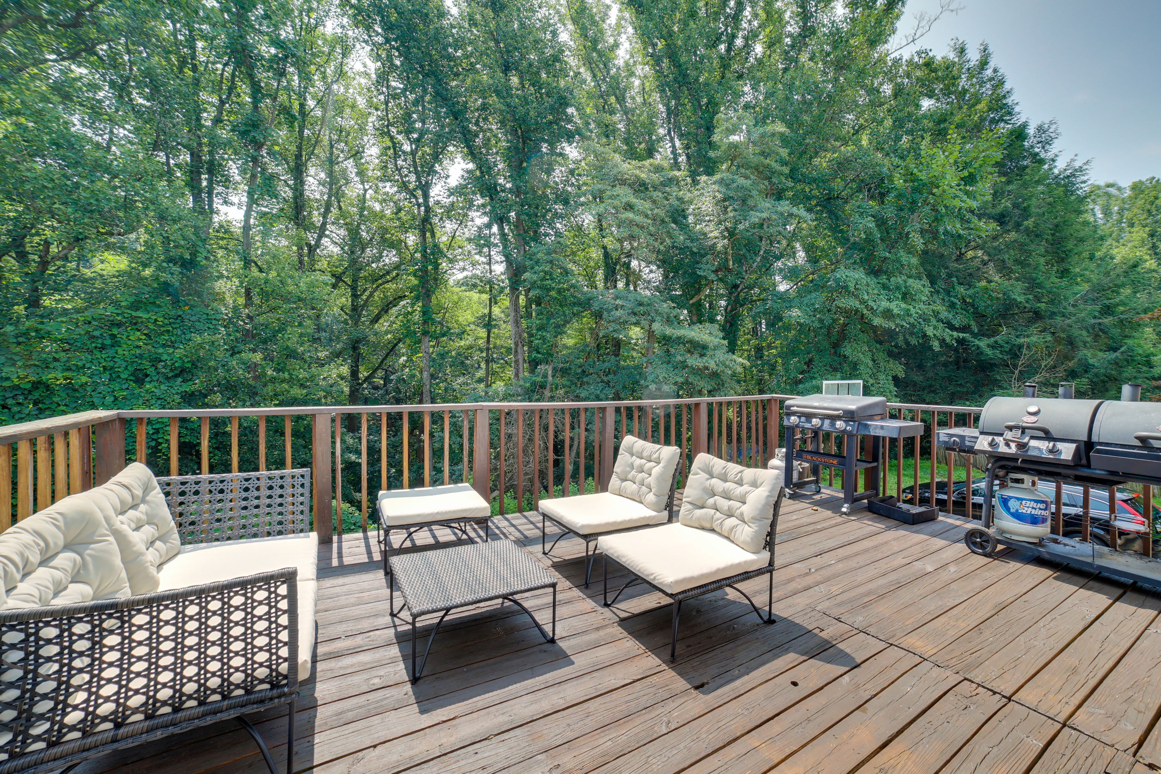 Deck | Charcoal Grill | Smoker | Street Parking | RV/Trailer Parking