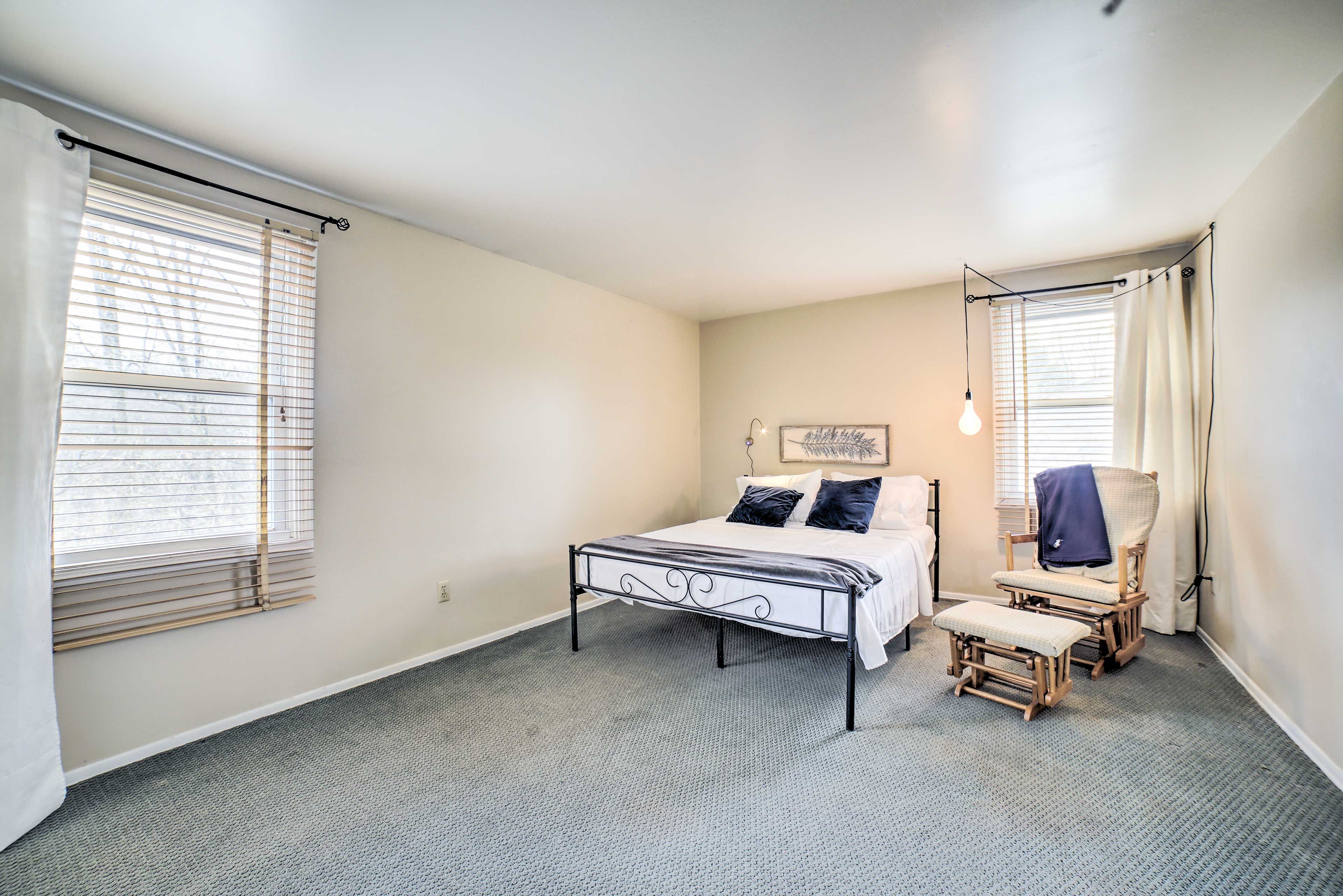 Bedroom 1 | 2nd Floor | Queen Bed | En-Suite Bathroom | Linens Provided