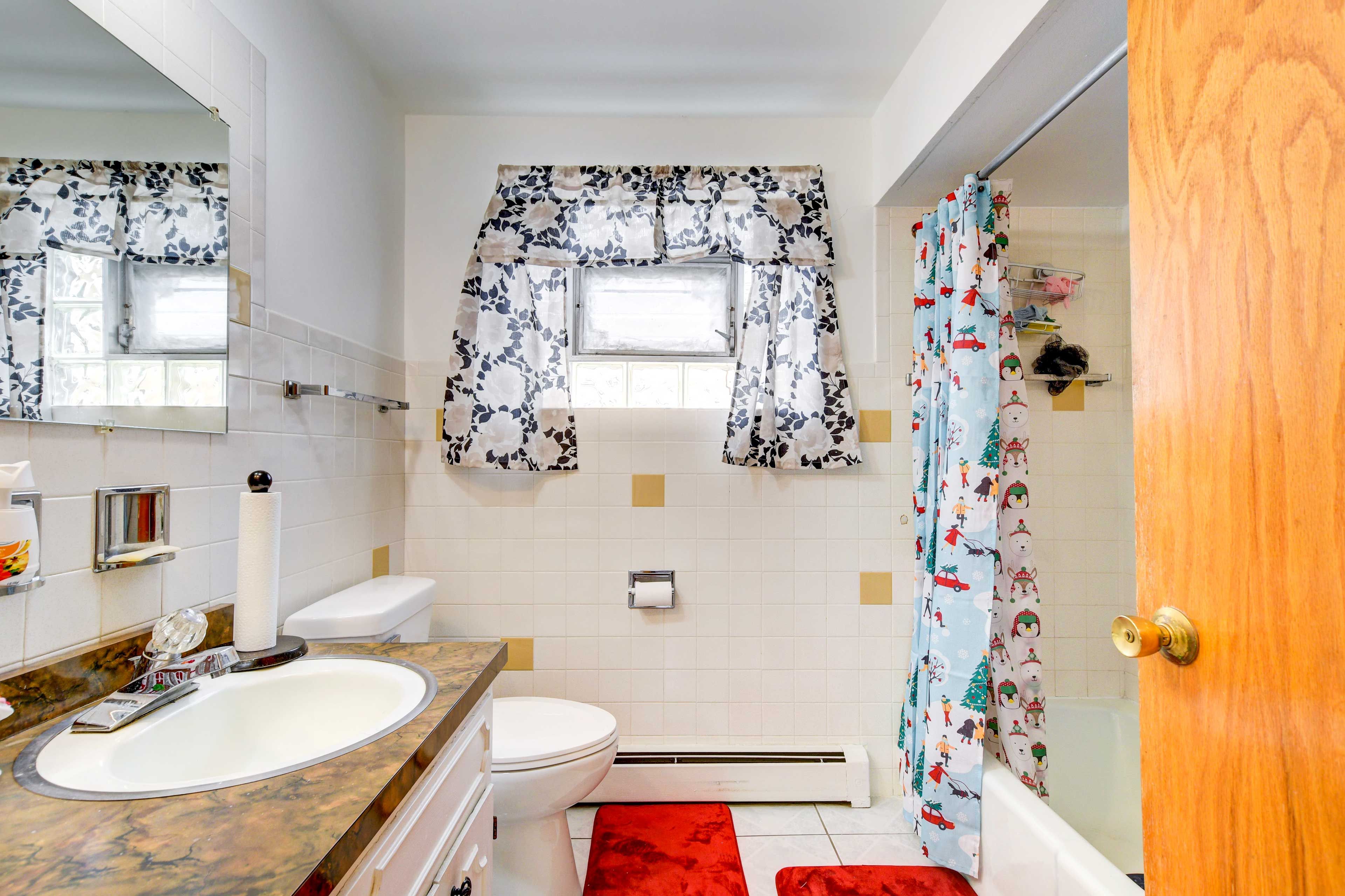 Full Bathroom | Complimentary Toiletries | Towels Provided | Hair Dryer