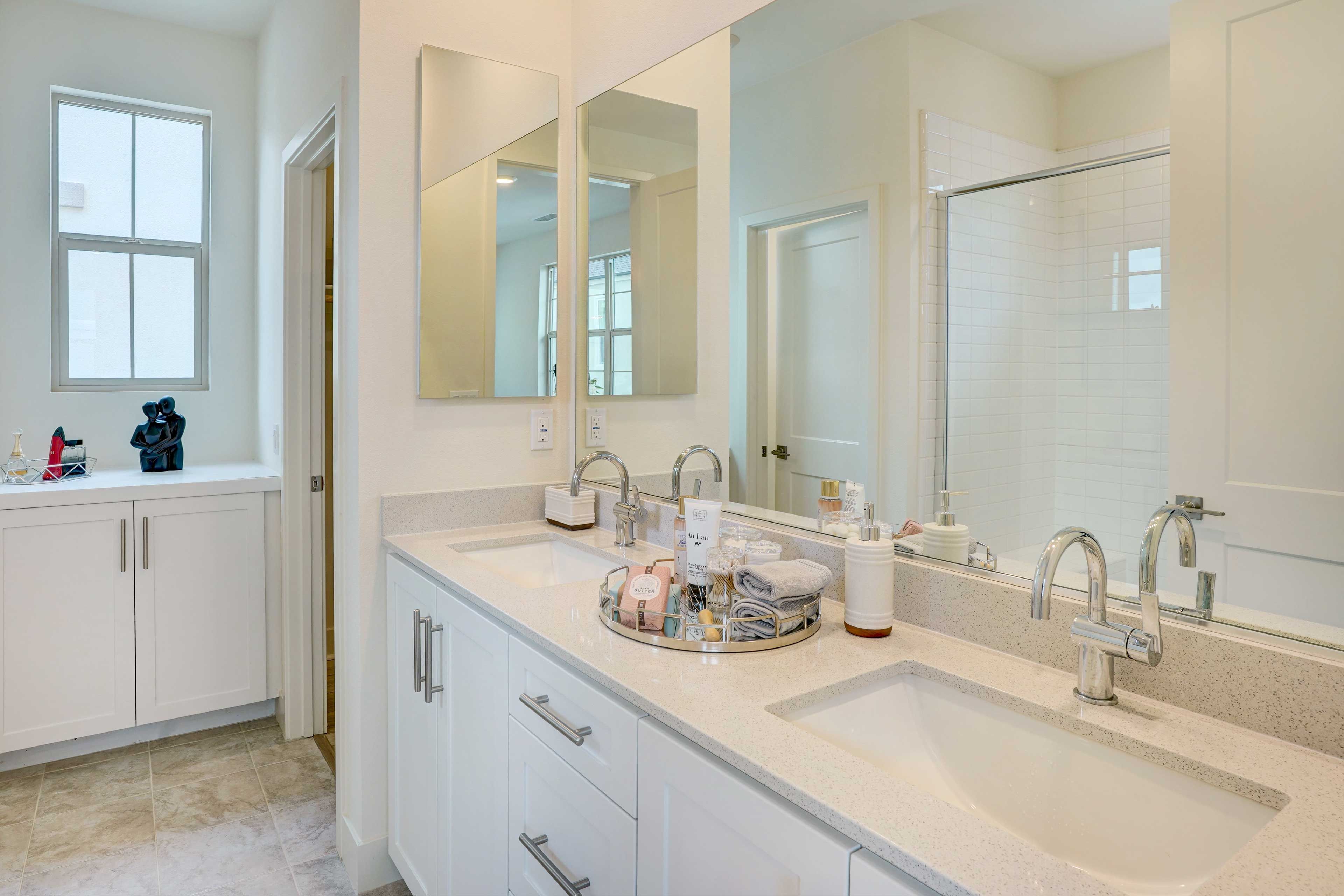 En-Suite Bathroom | Towels Provided | Complimentary Toiletries | 2nd Floor