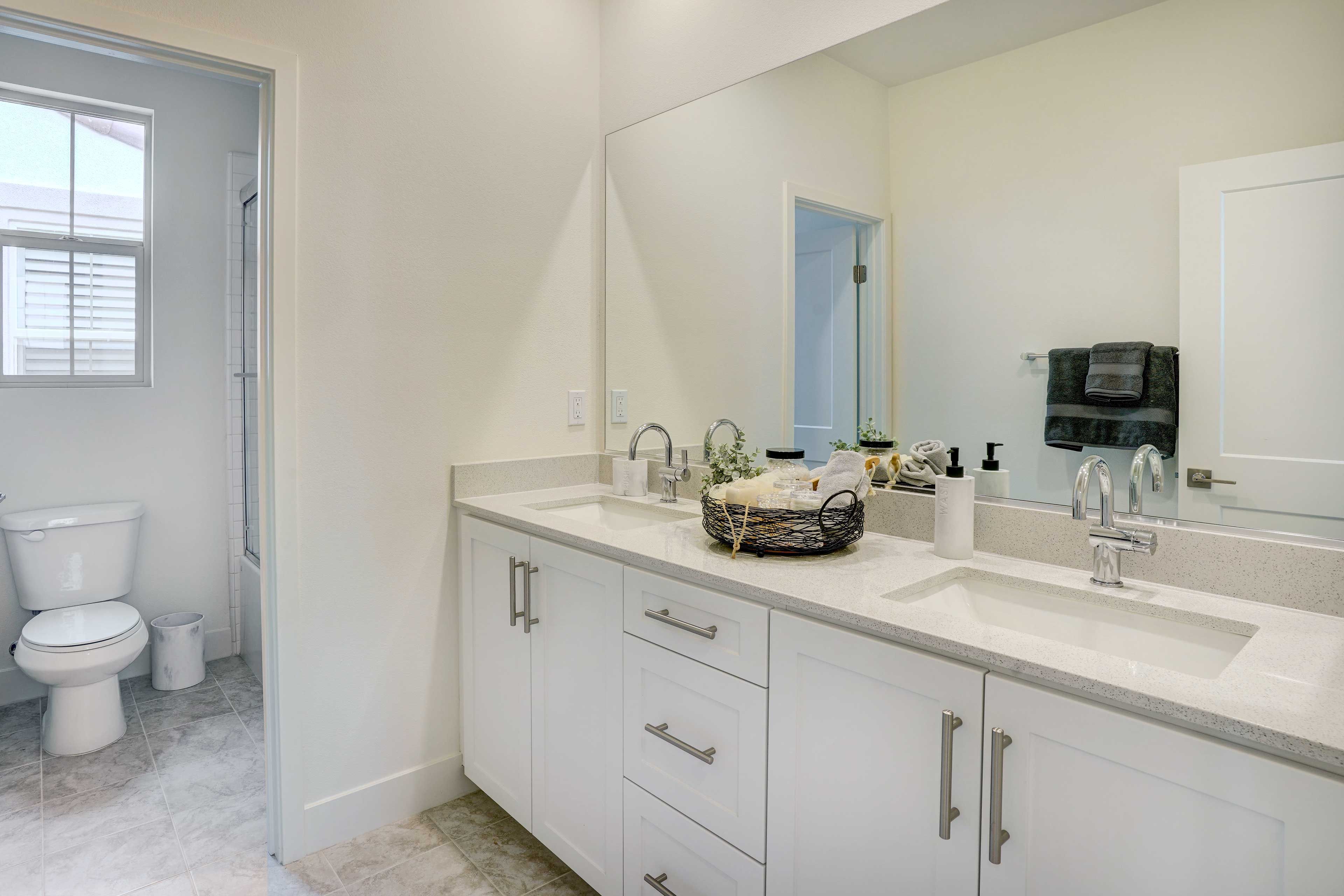 En-Suite Bathroom | Towels Provided | Complimentary Toiletries | 2nd Floor
