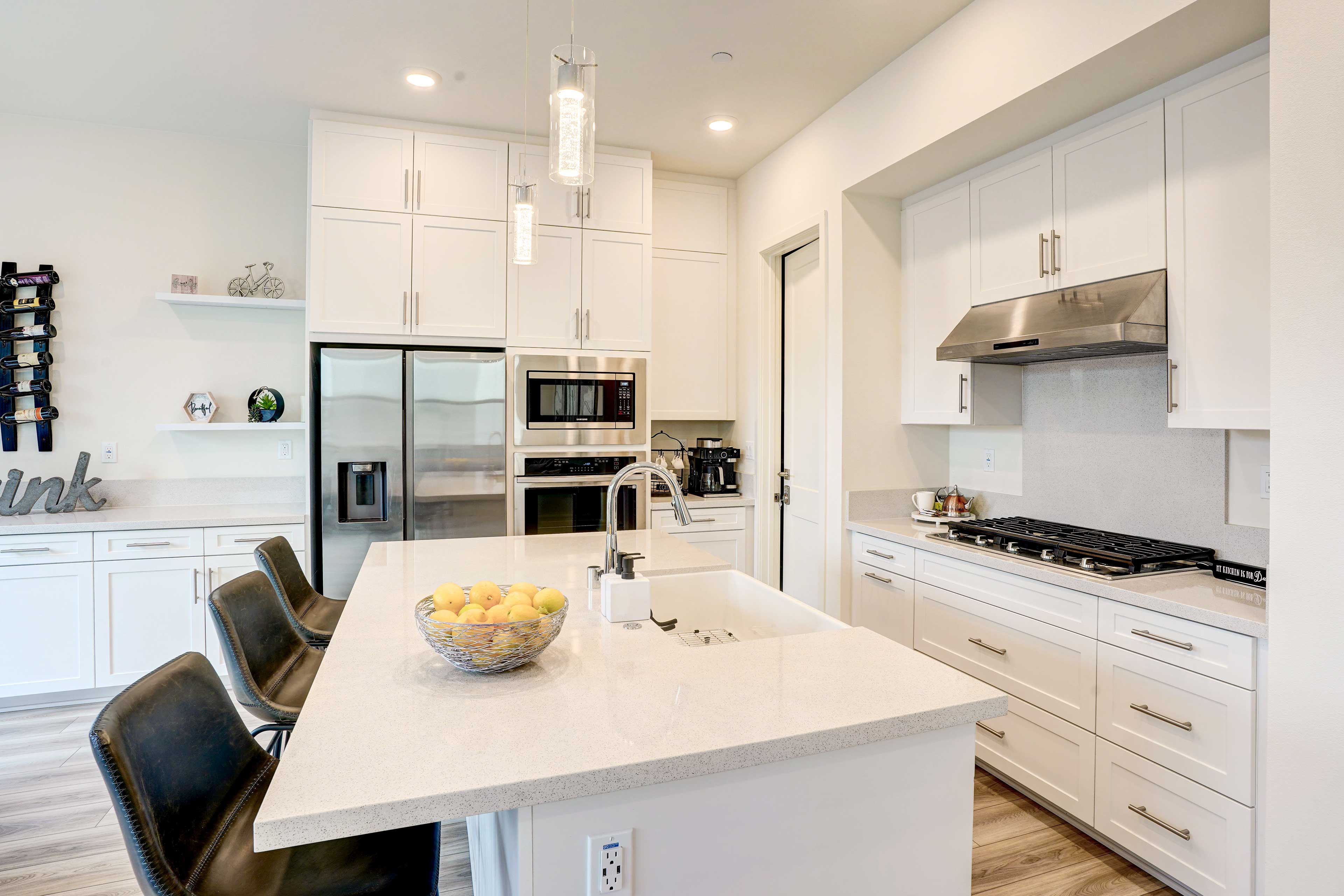 Kitchen | Cooking Basics | Paper Towels/Trash Bags Provided | 1st Floor