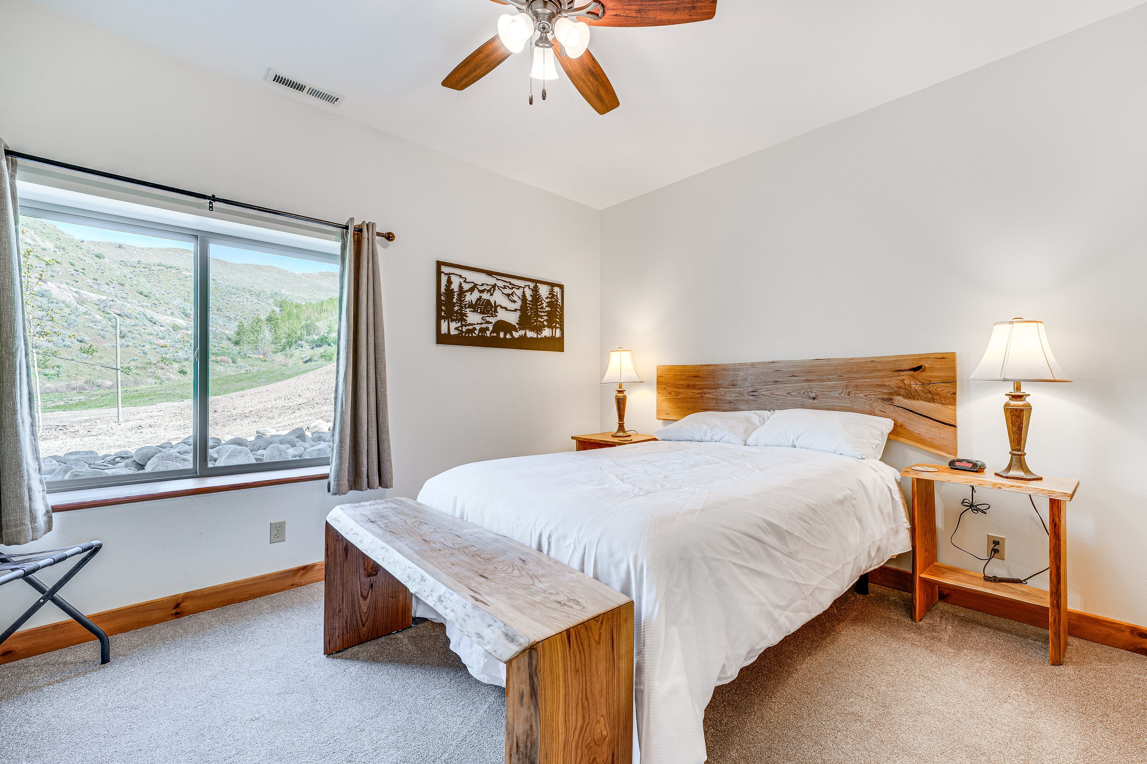 Bedroom 2 | 1st Floor | Queen Bed