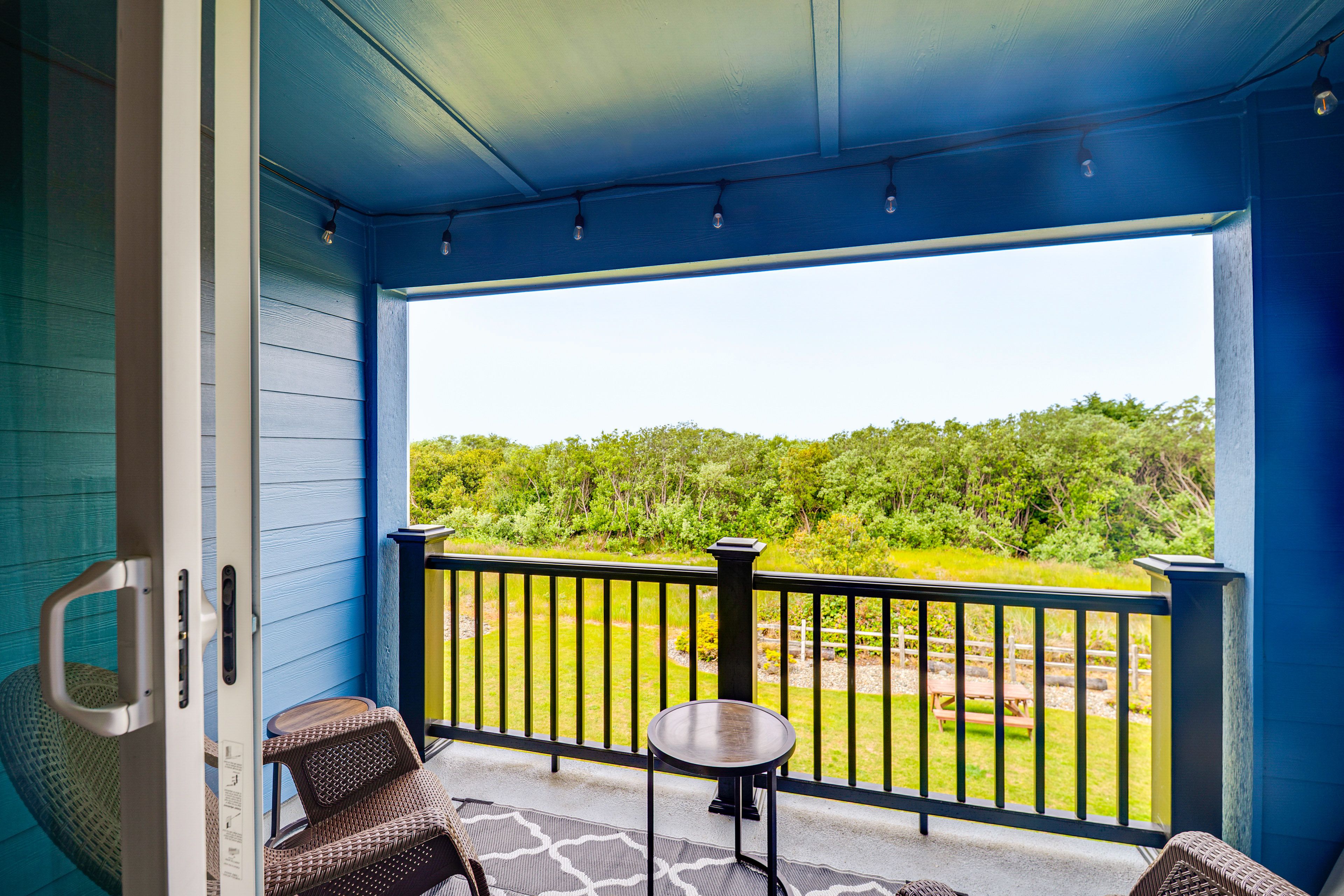 Ocean Shores Vacation Rental | 1BR | 1BA | Stairs to Access | 514 Sq Ft