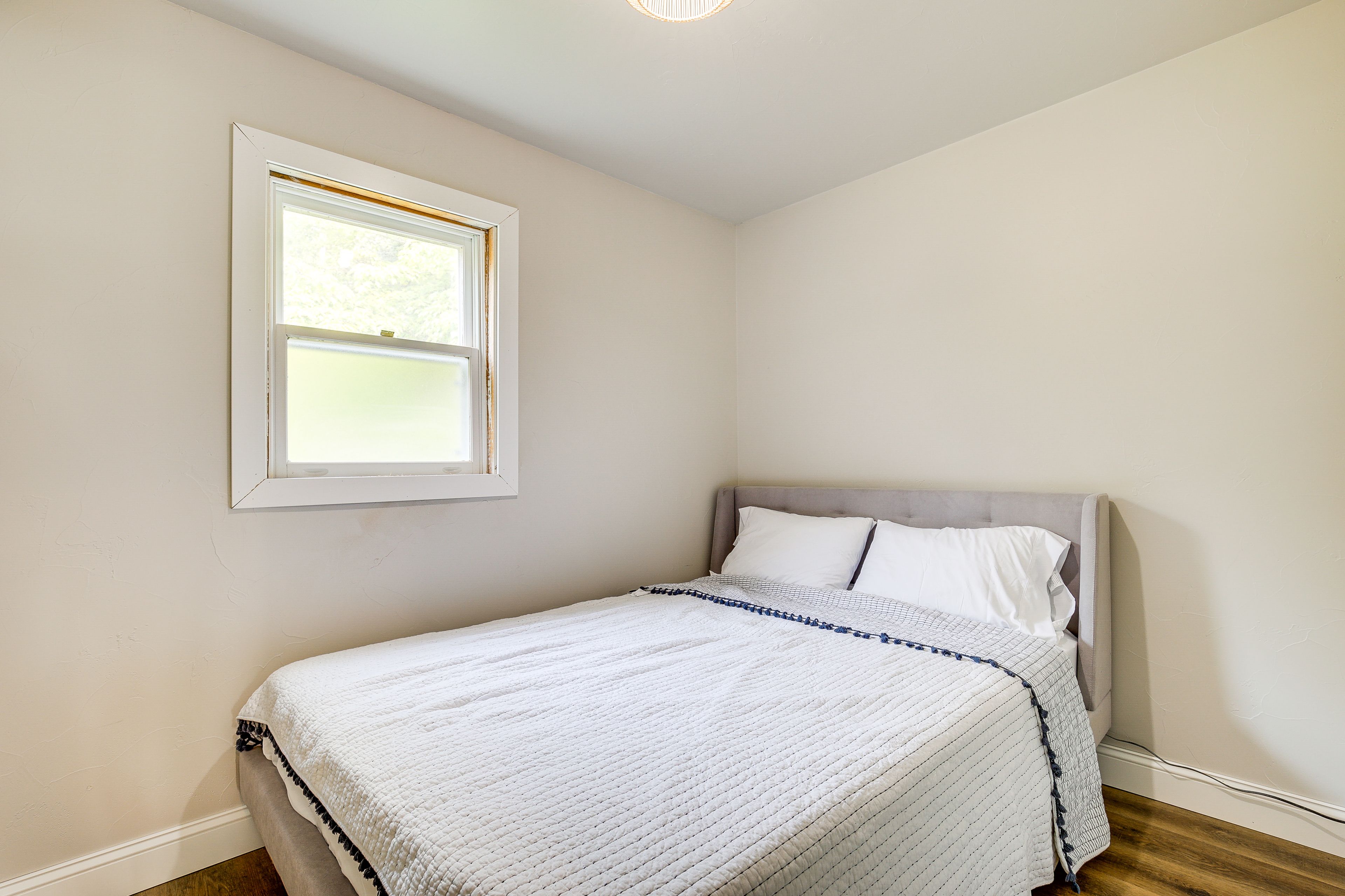 Bedroom 2 | Queen Bed