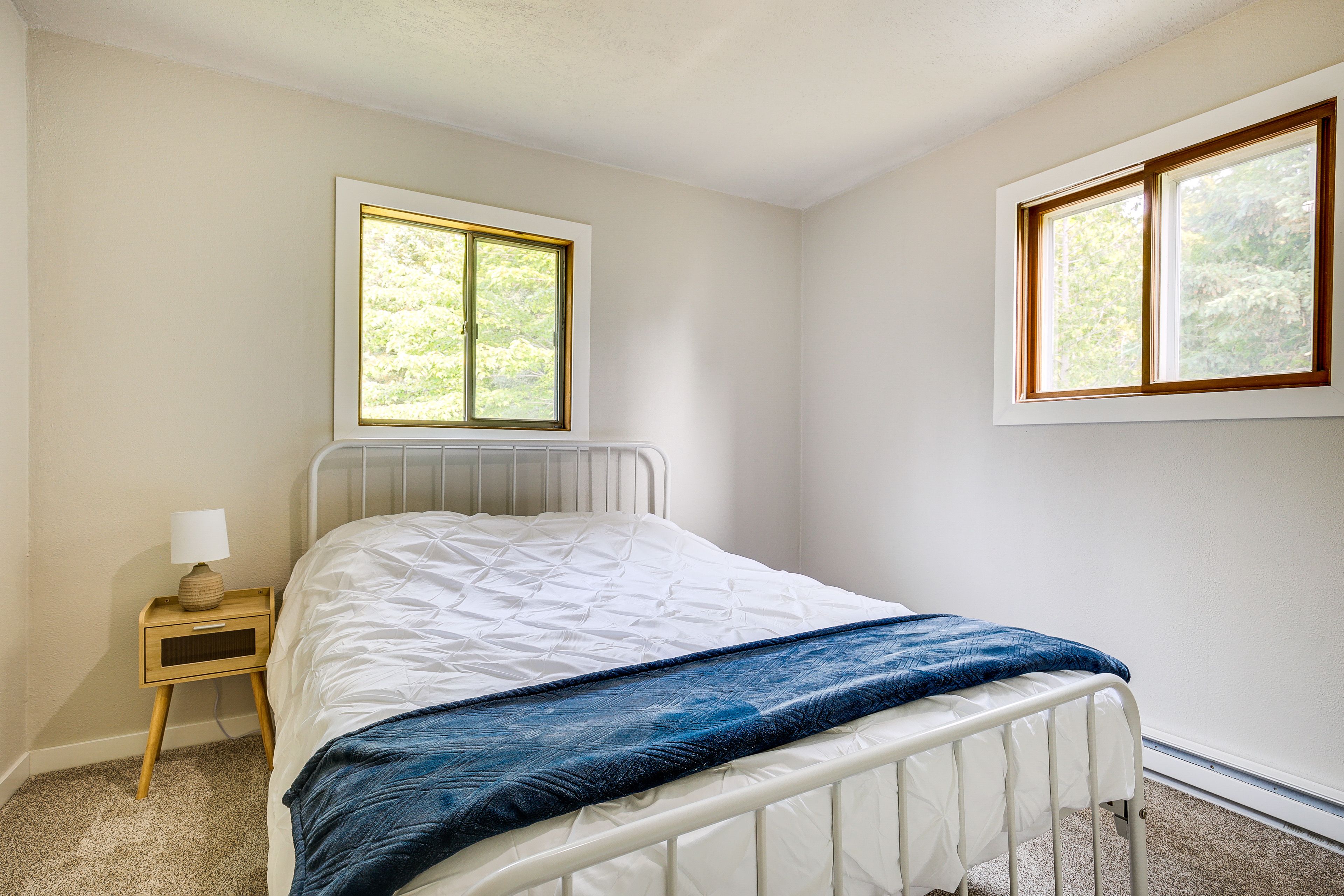Bedroom 4 | Queen Bed