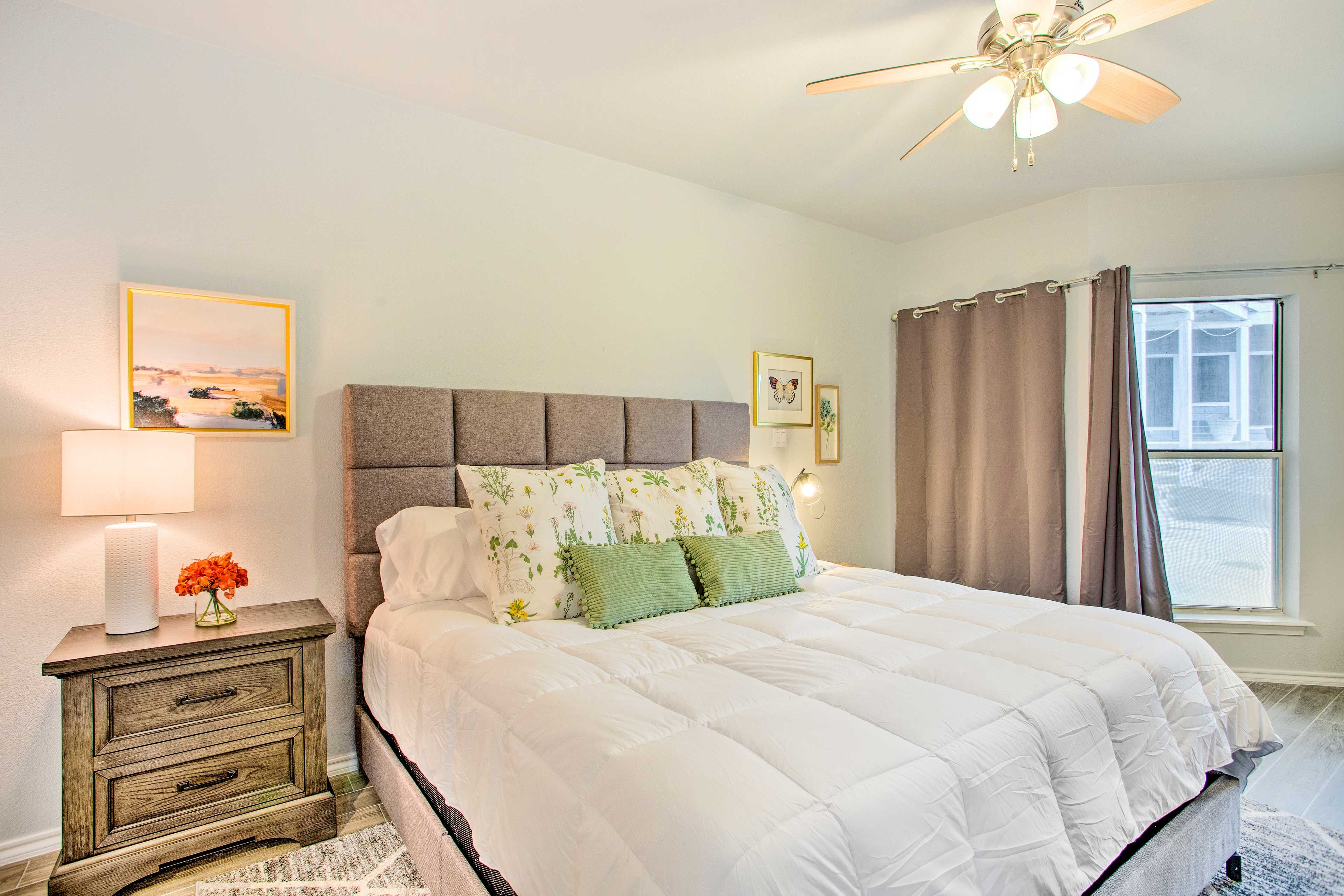 Bedroom 1 | King Bed