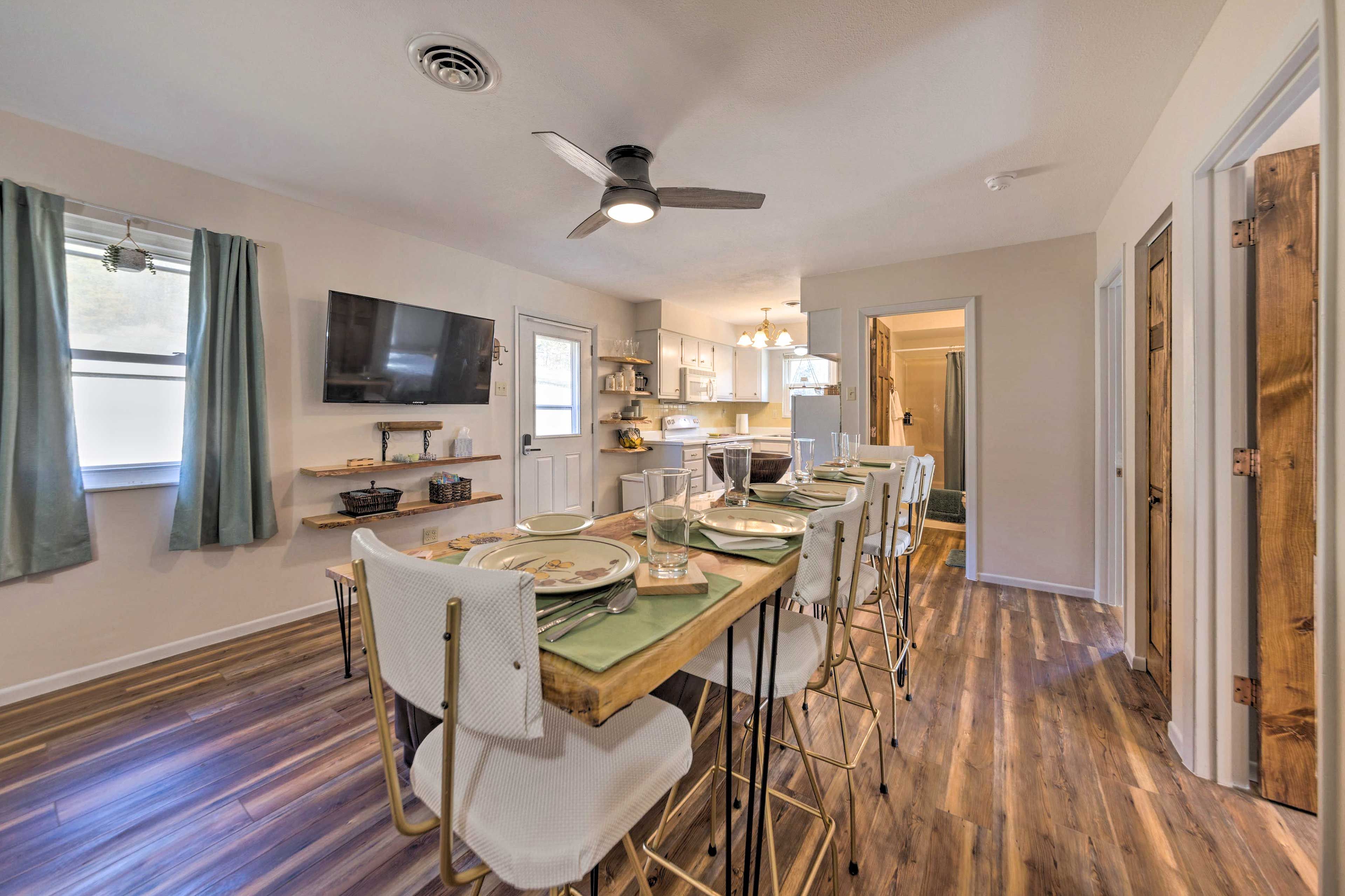 Dining Area | Dishware/Flatware