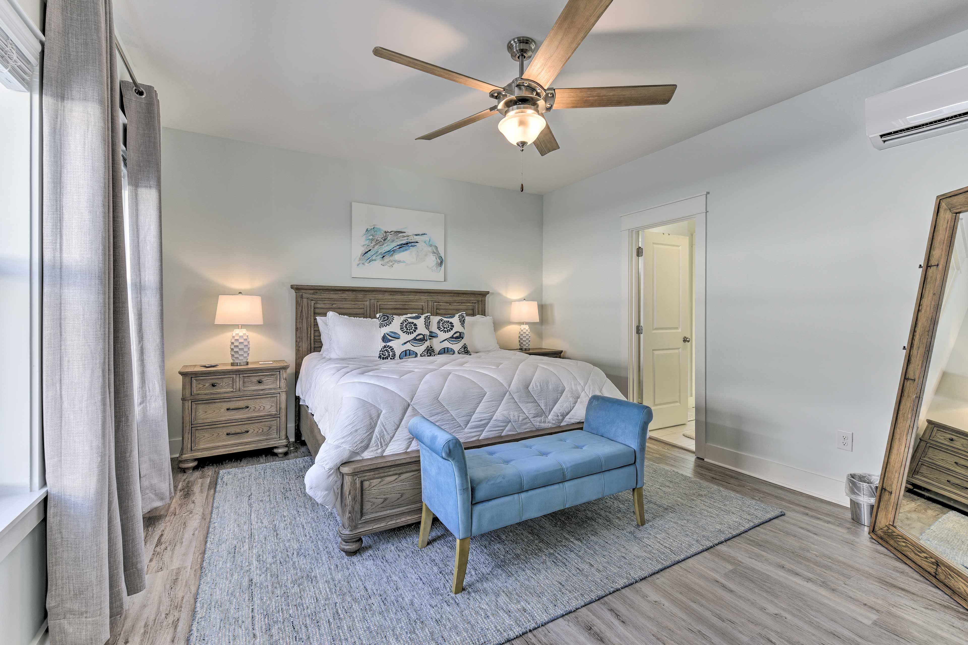 Bedroom 1 | King Bed | Smart TV | Linens Provided | 2nd Level