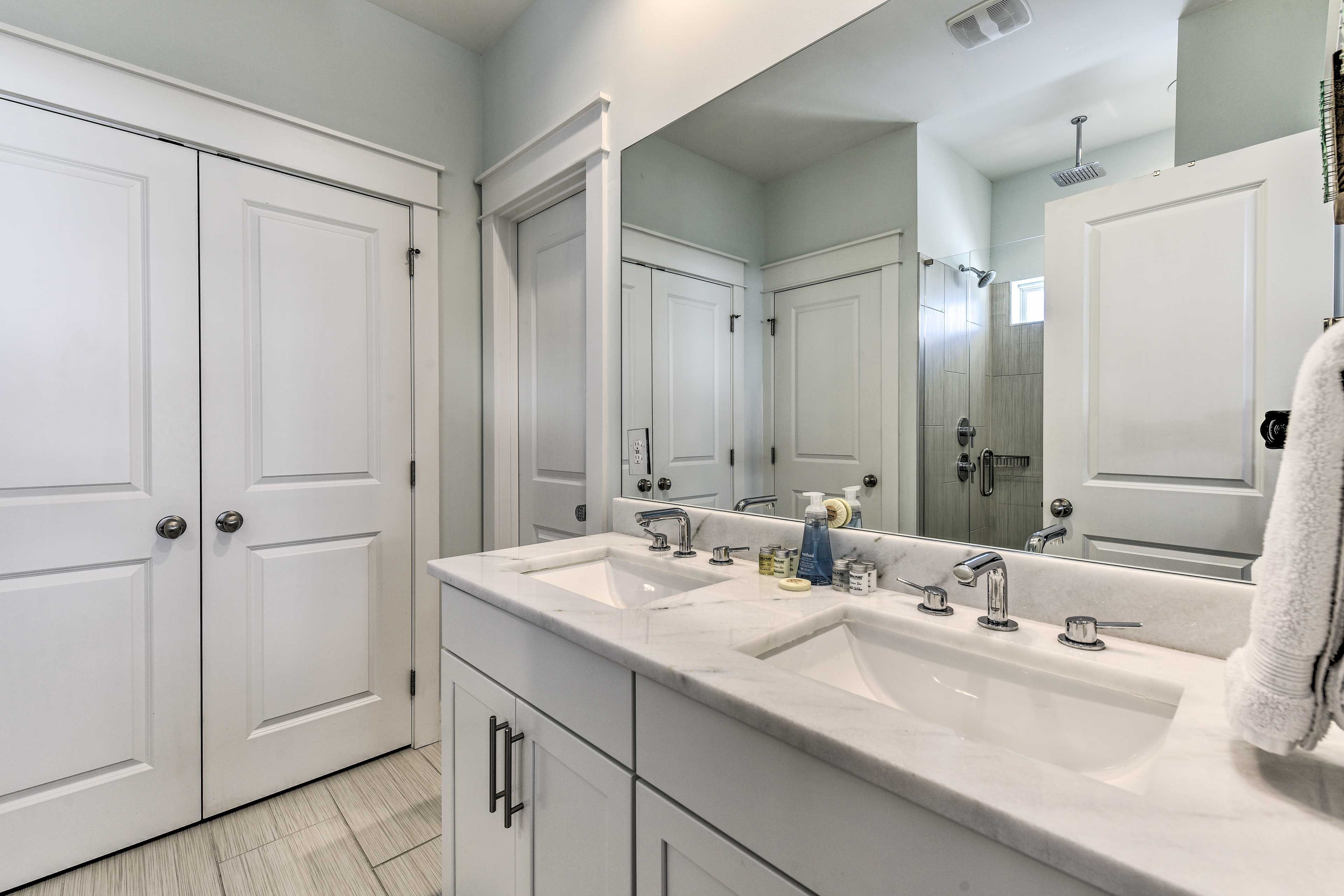 En-Suite Bathroom | Towels Provided | Complimentary Toiletries