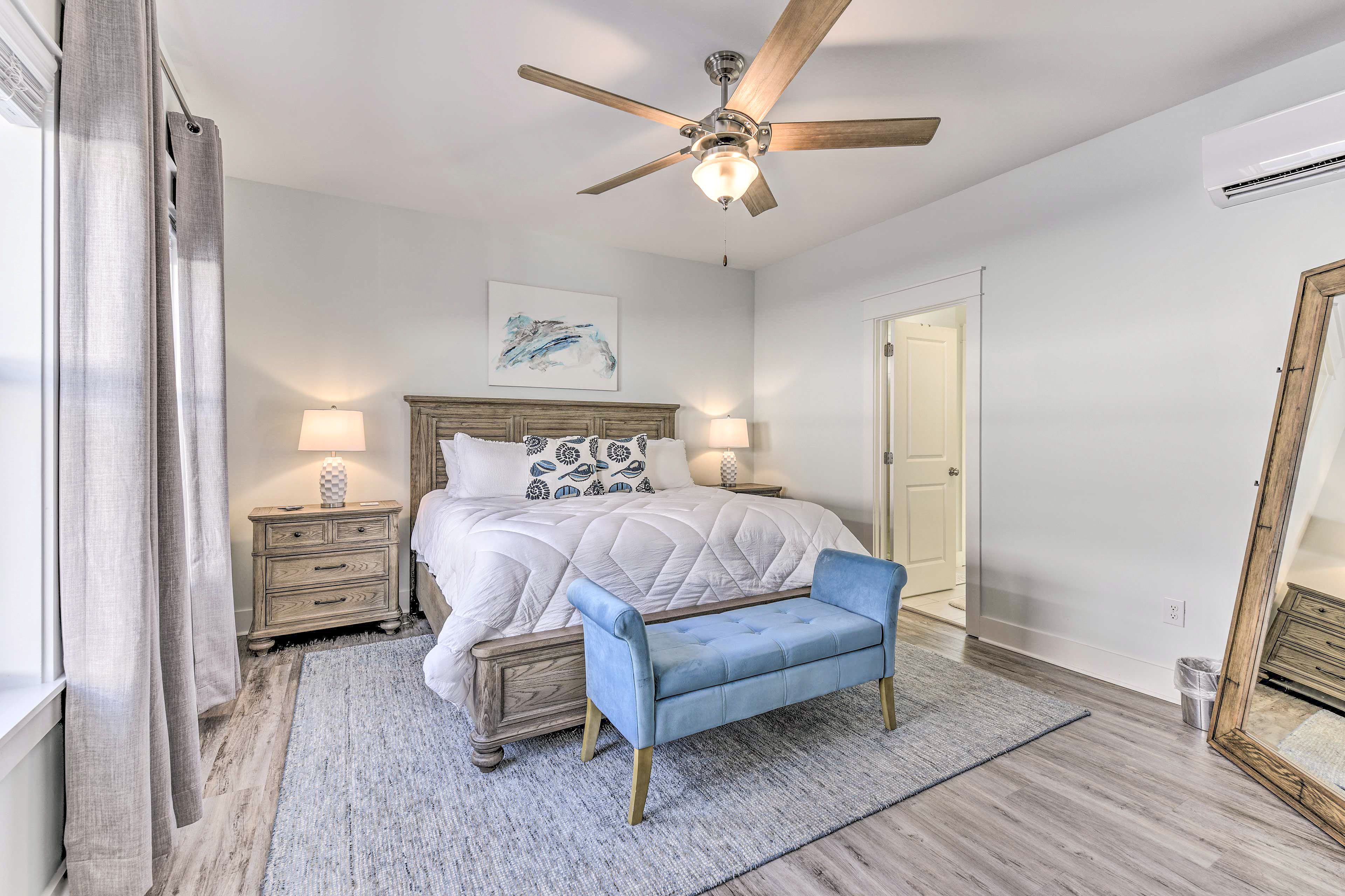 Bedroom 1 | King Bed | Smart TV | Linens Provided | 2nd Level