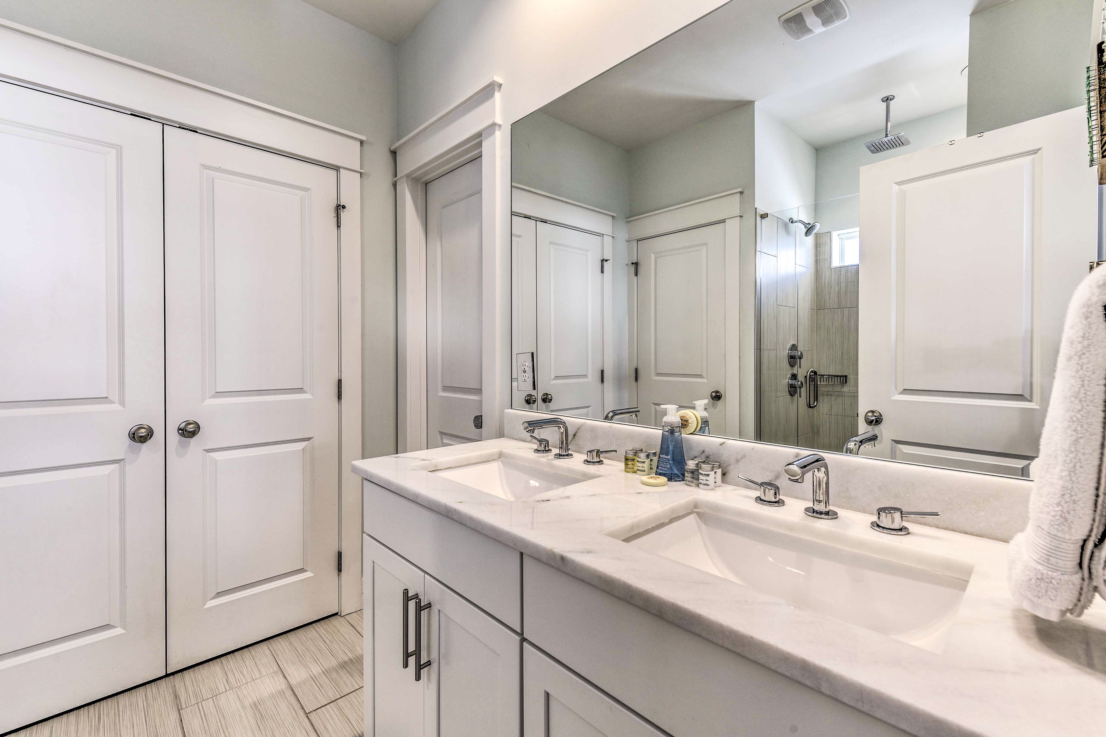 En-Suite Bathroom | Towels Provided | Complimentary Toiletries