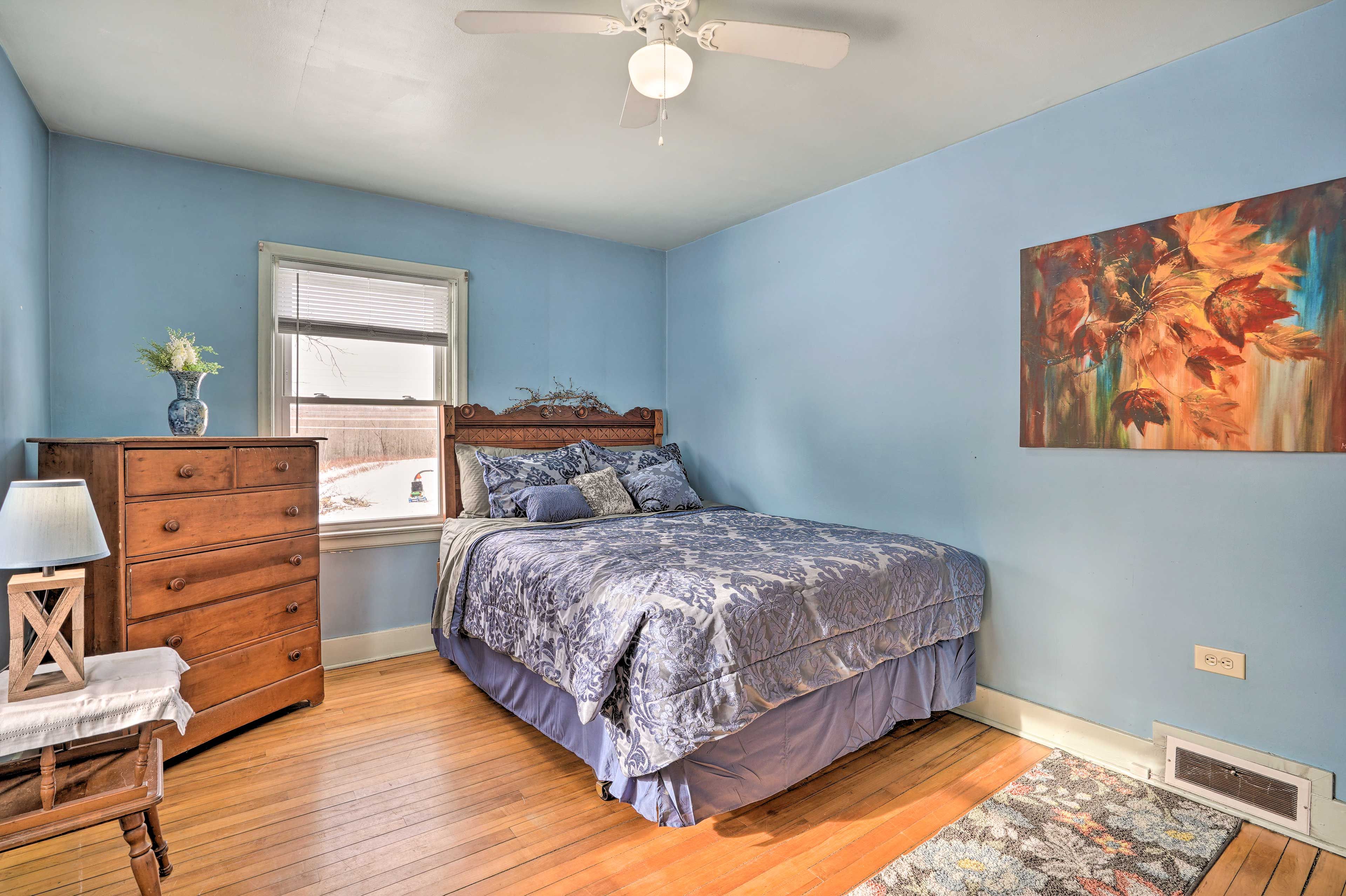 Bedroom 3 | 1st Floor | Queen Bed