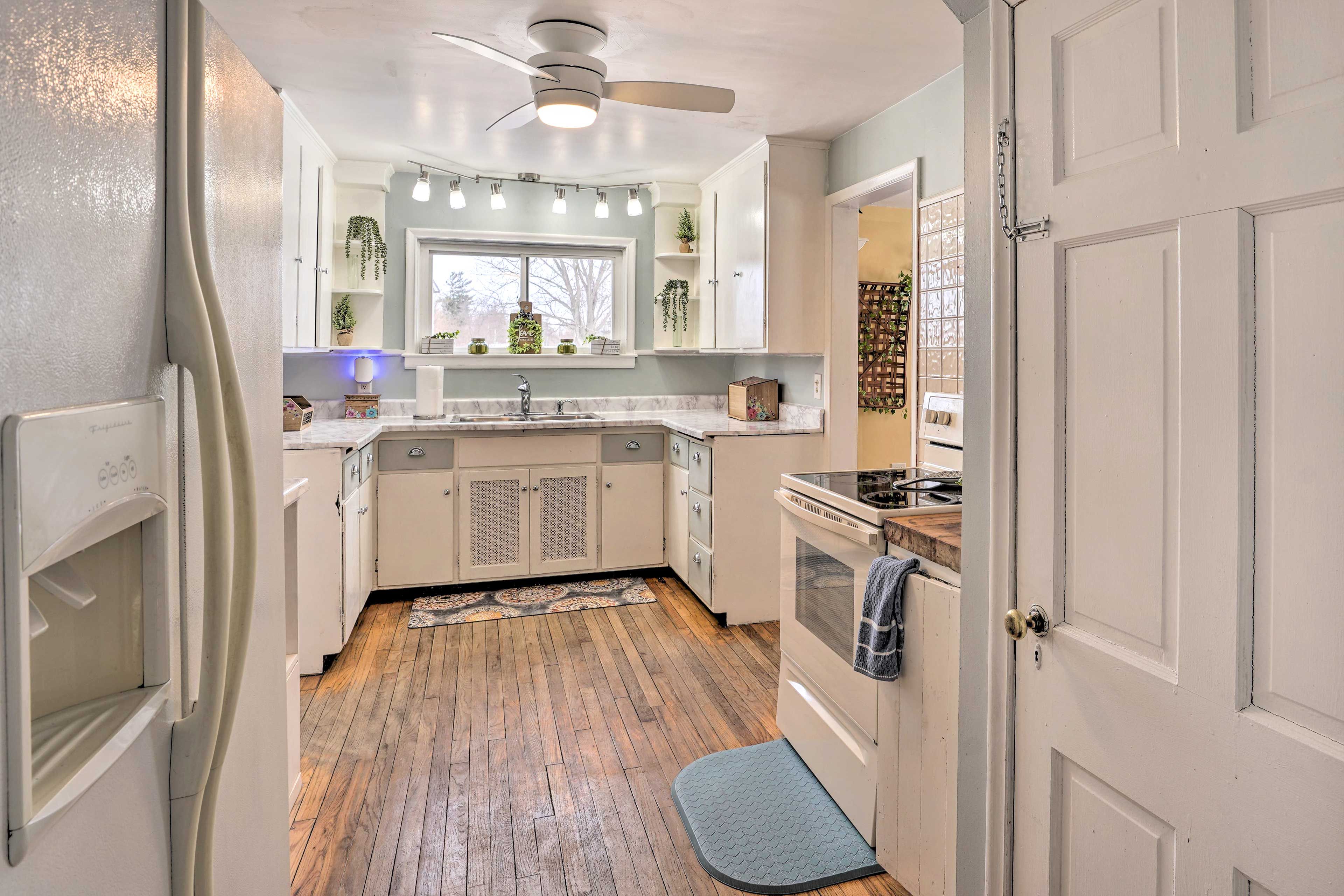 Kitchen | 1st Floor | Dishwasher | Refrigerator | Stove/Oven | Microwave