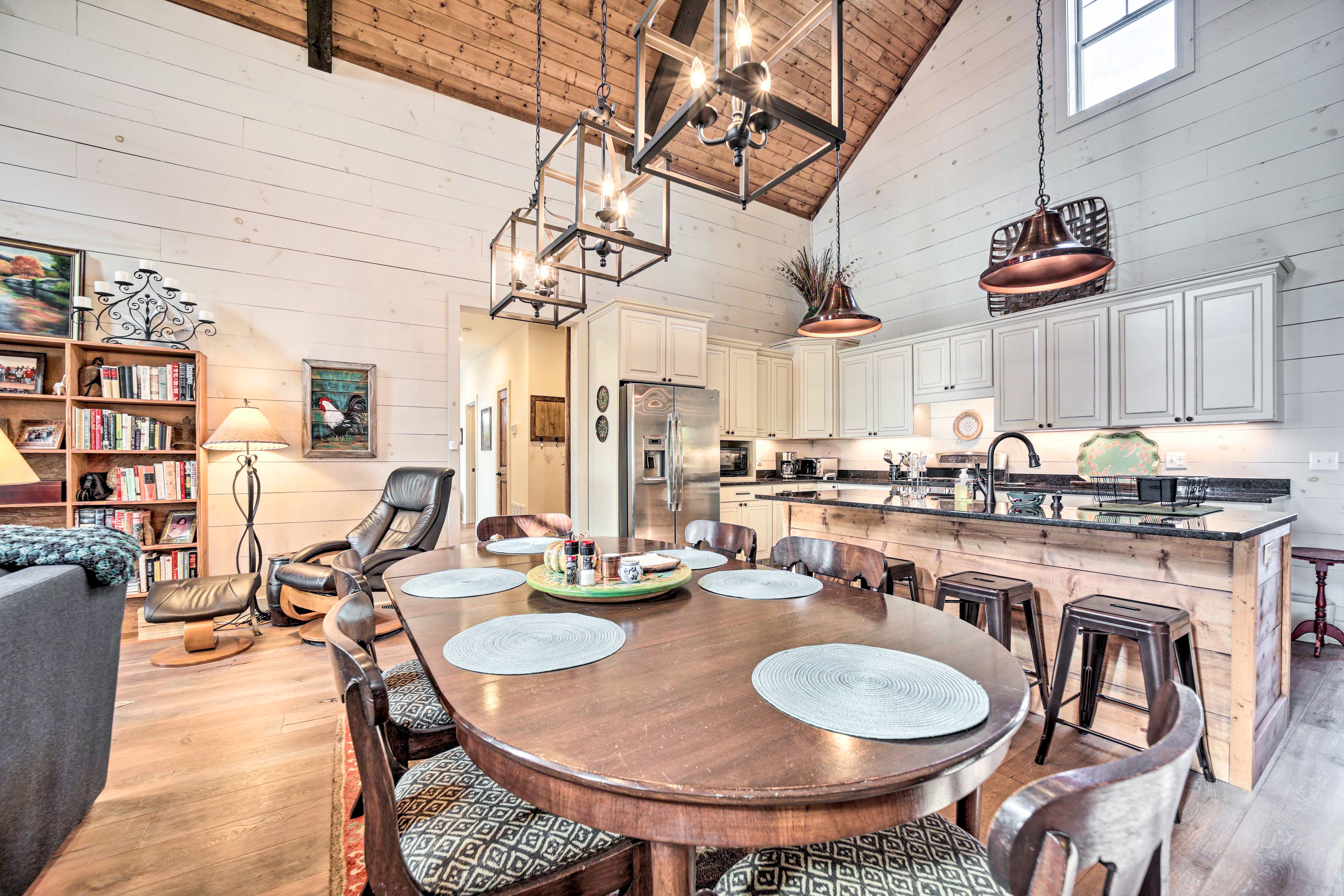Dining Area | Dishware Provided