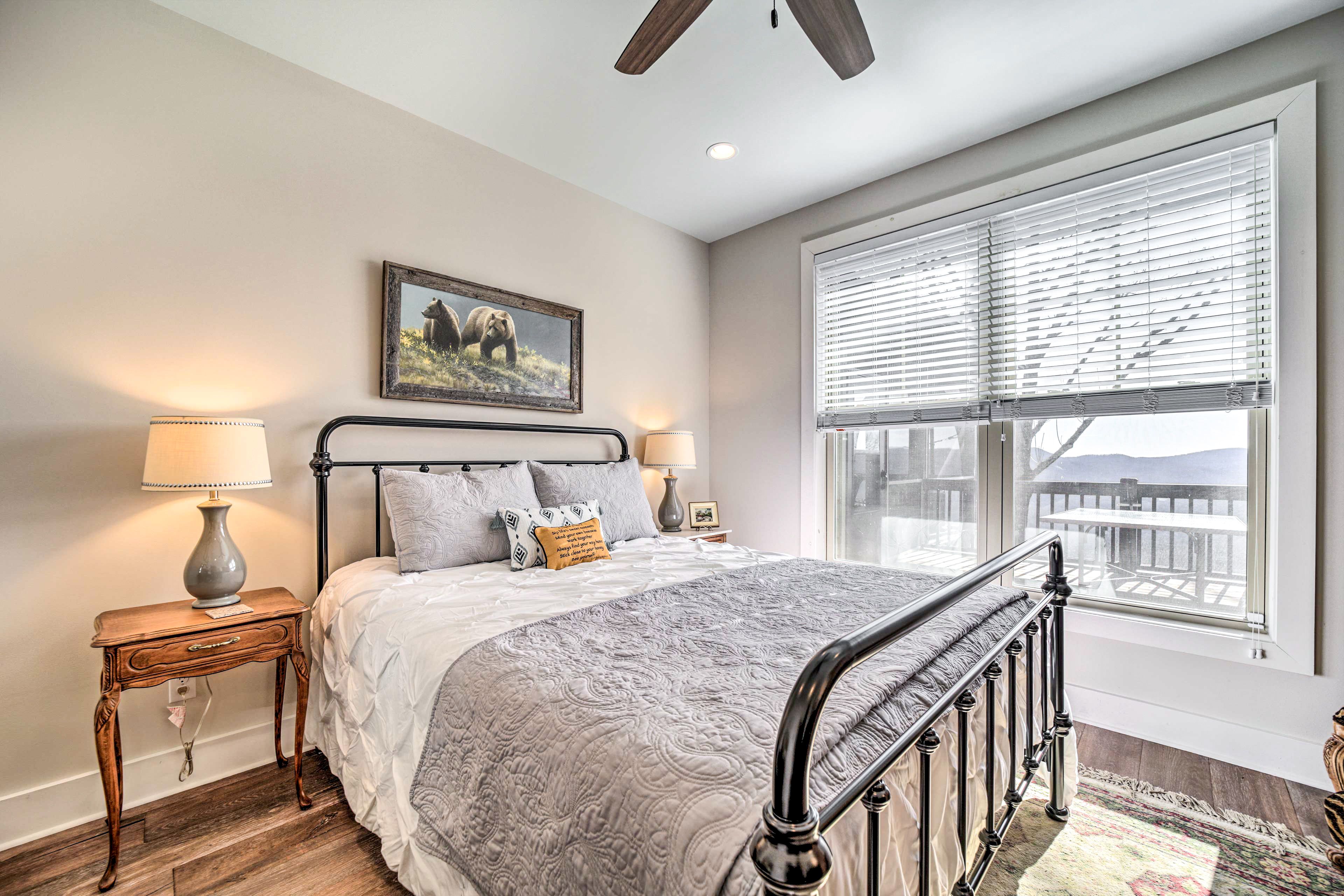 Bedroom 2 | Queen Bed