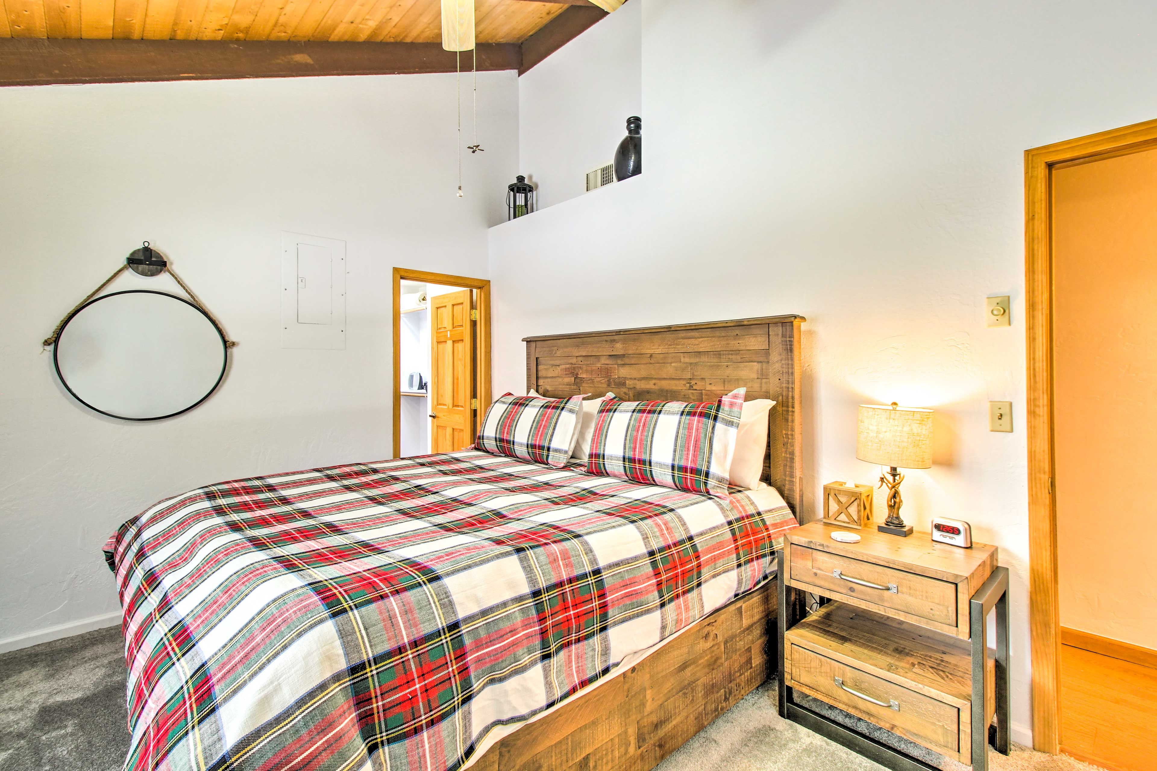 Bedroom 1 | King Bed | Linens Provided