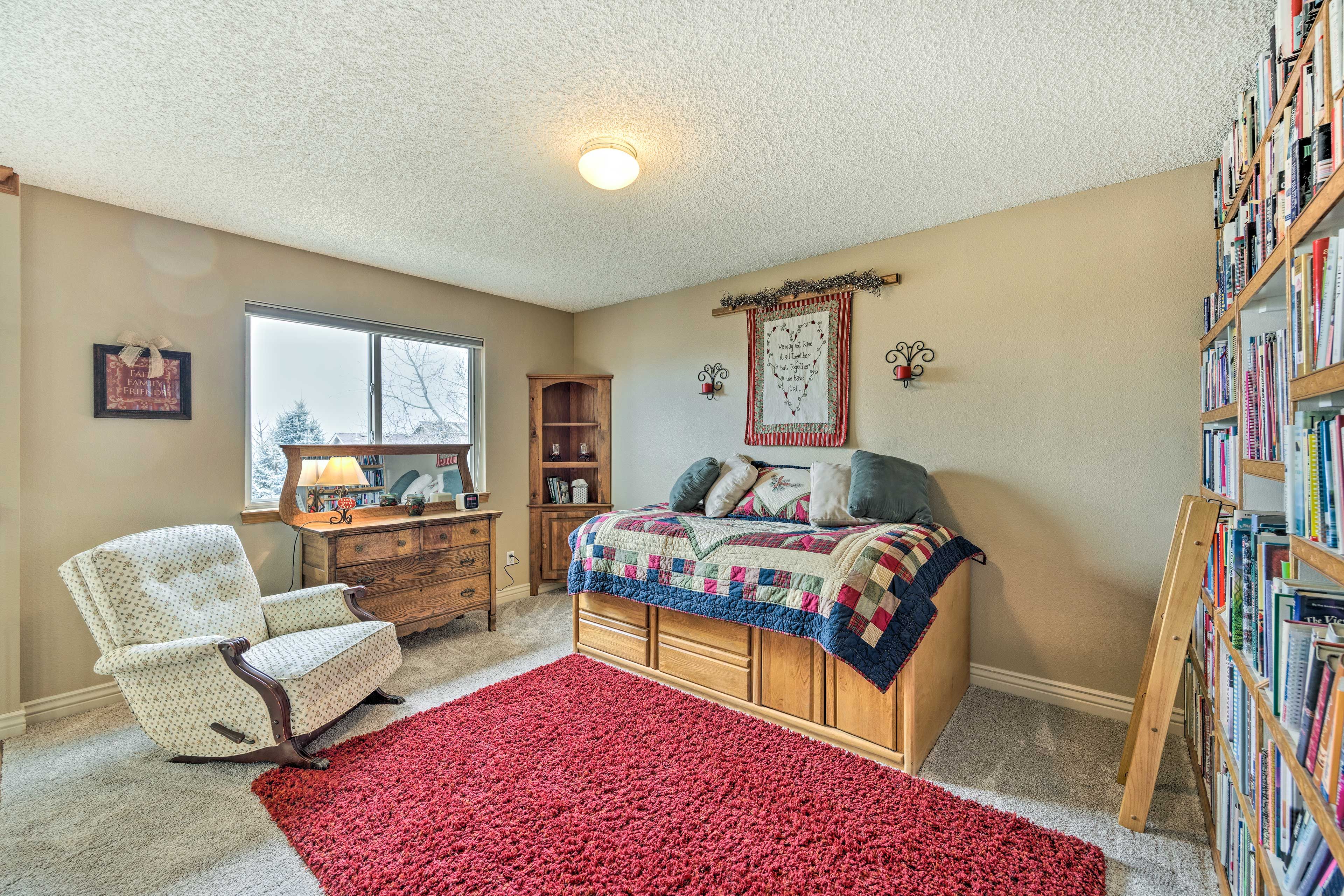 Loft | Twin Daybed | Library