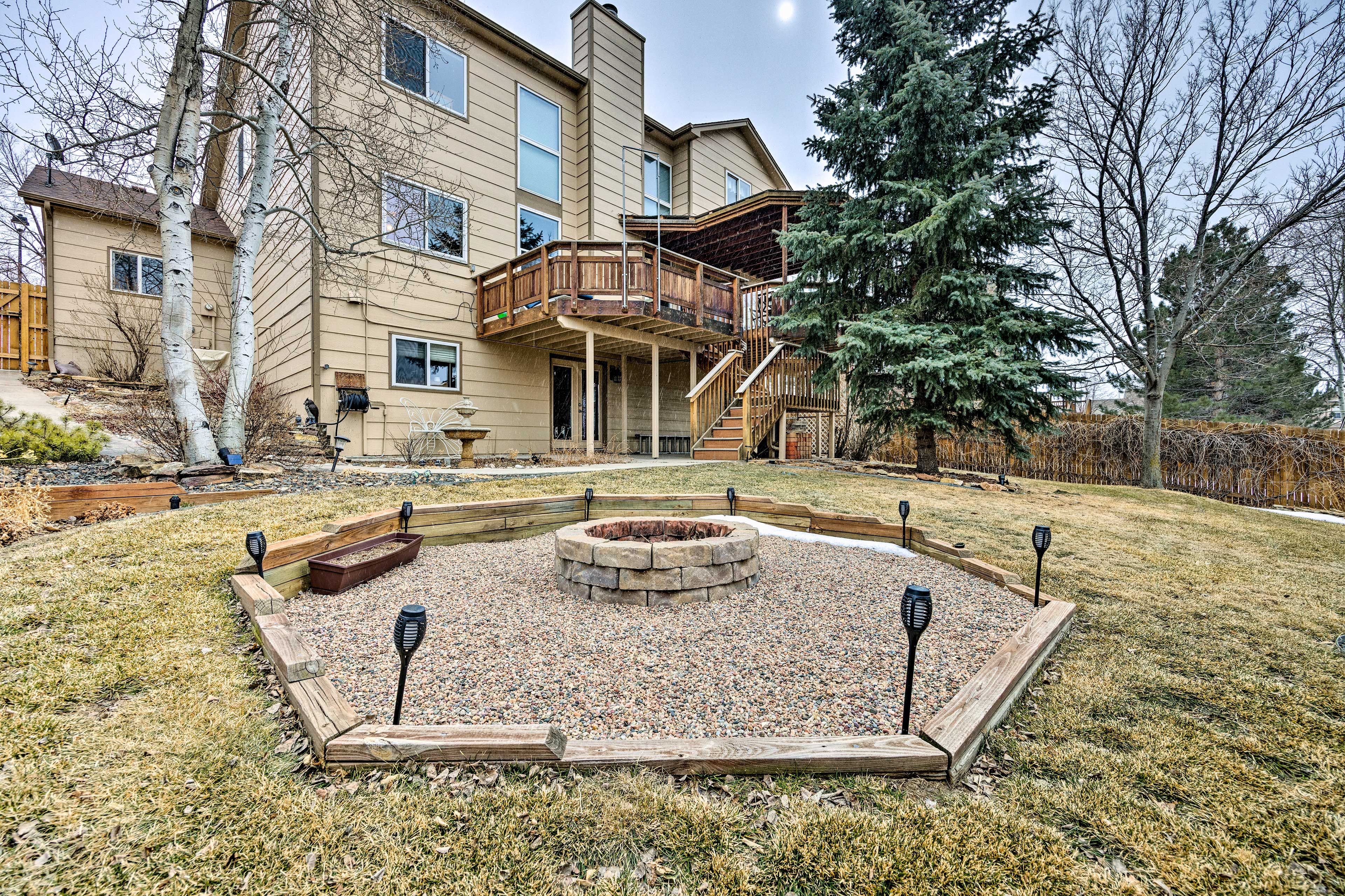 Private Backyard | Fire Pit | Deck