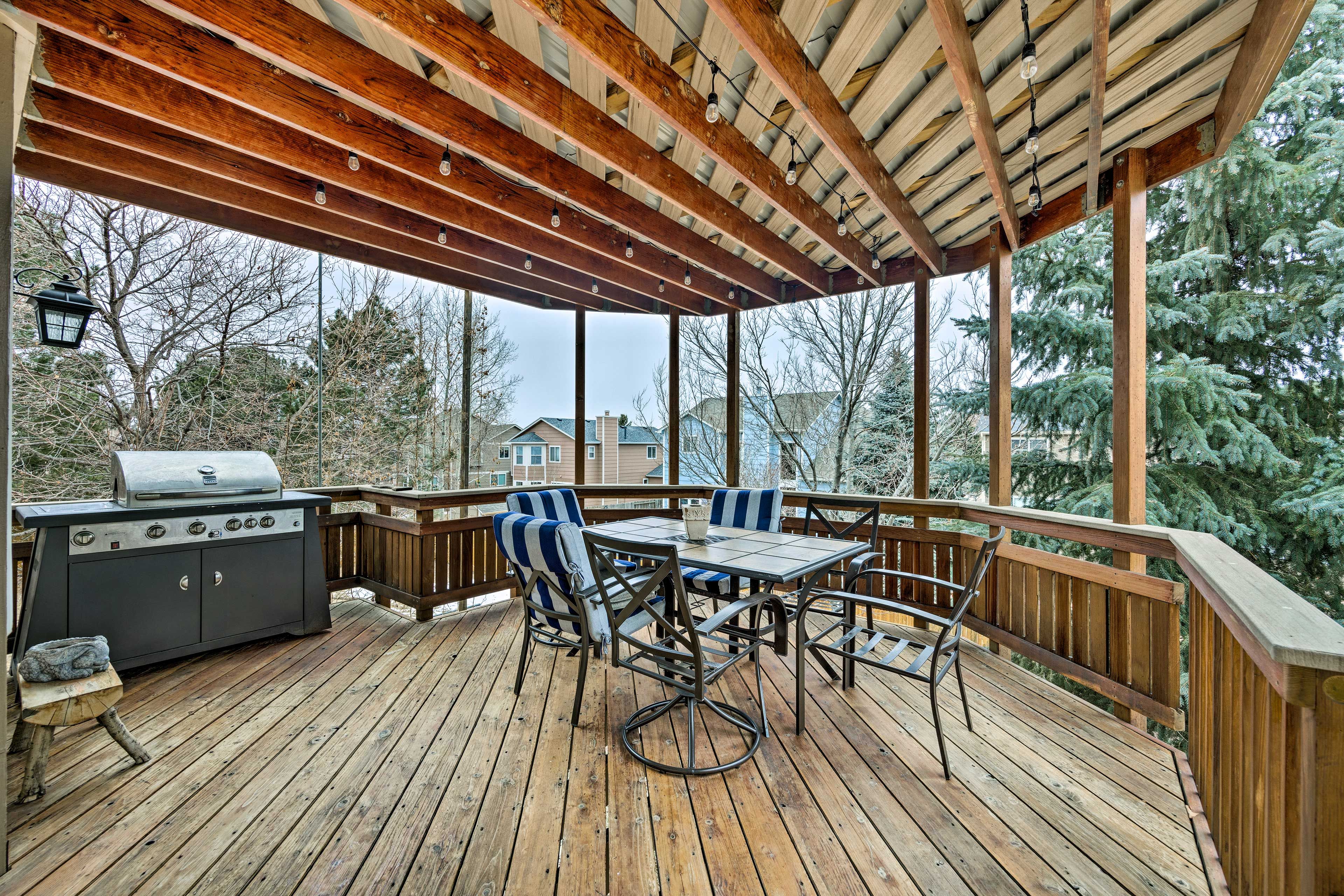 Deck | Dining Area | Gas Grill