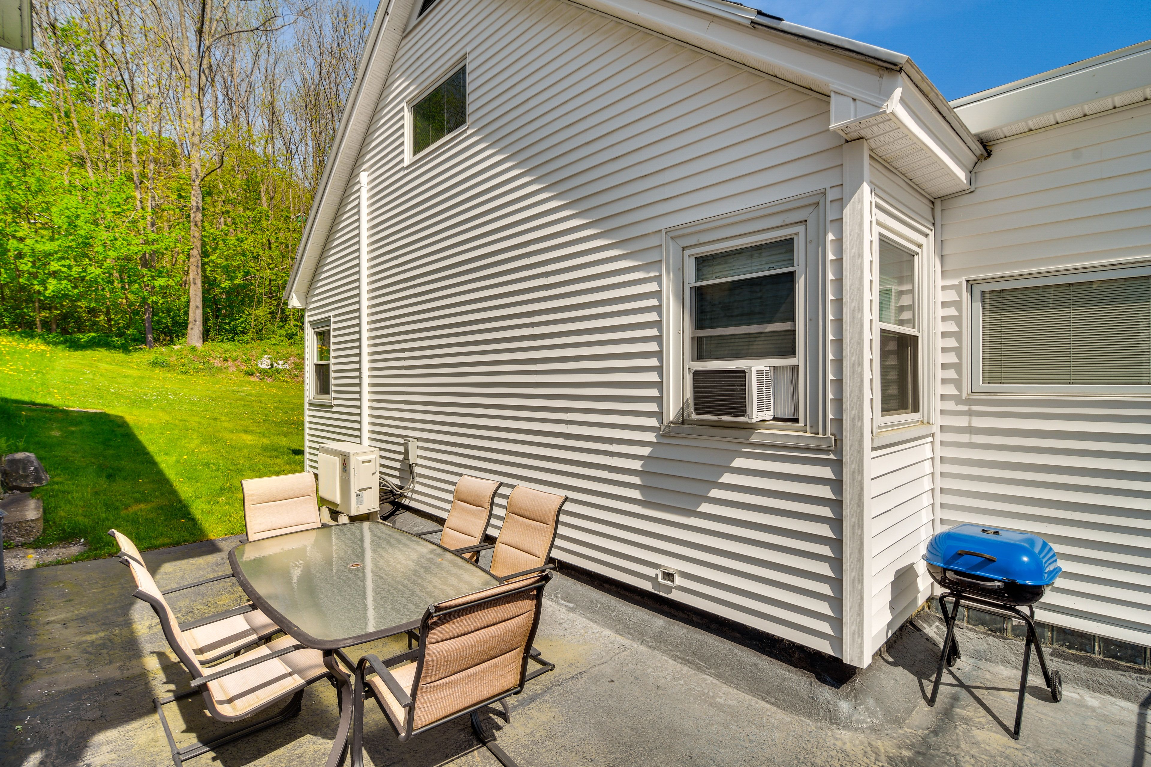 Patio | Outdoor Dining Area | Grill
