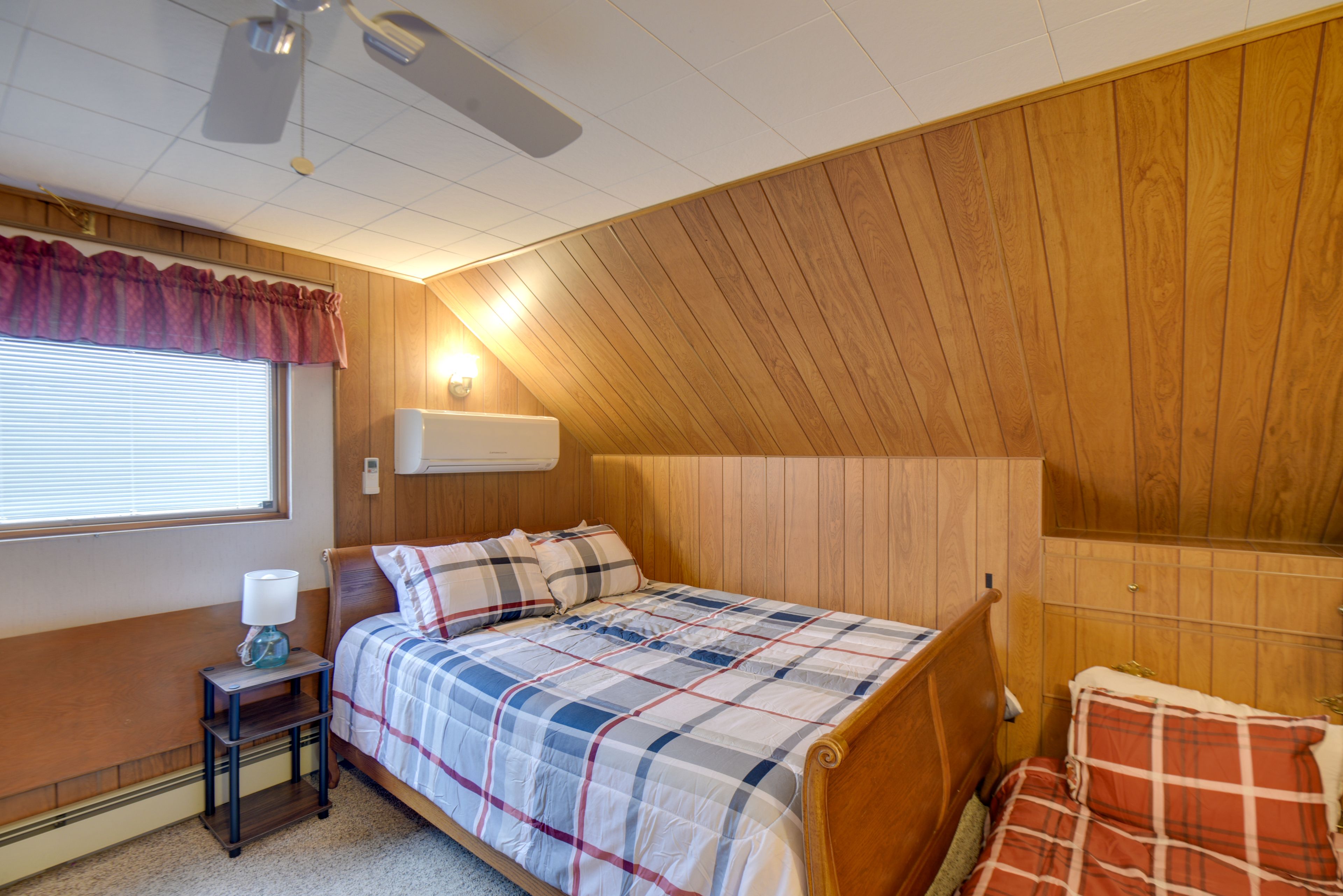 Bedroom 3 | Queen Bed | Smart TV | 2nd Floor