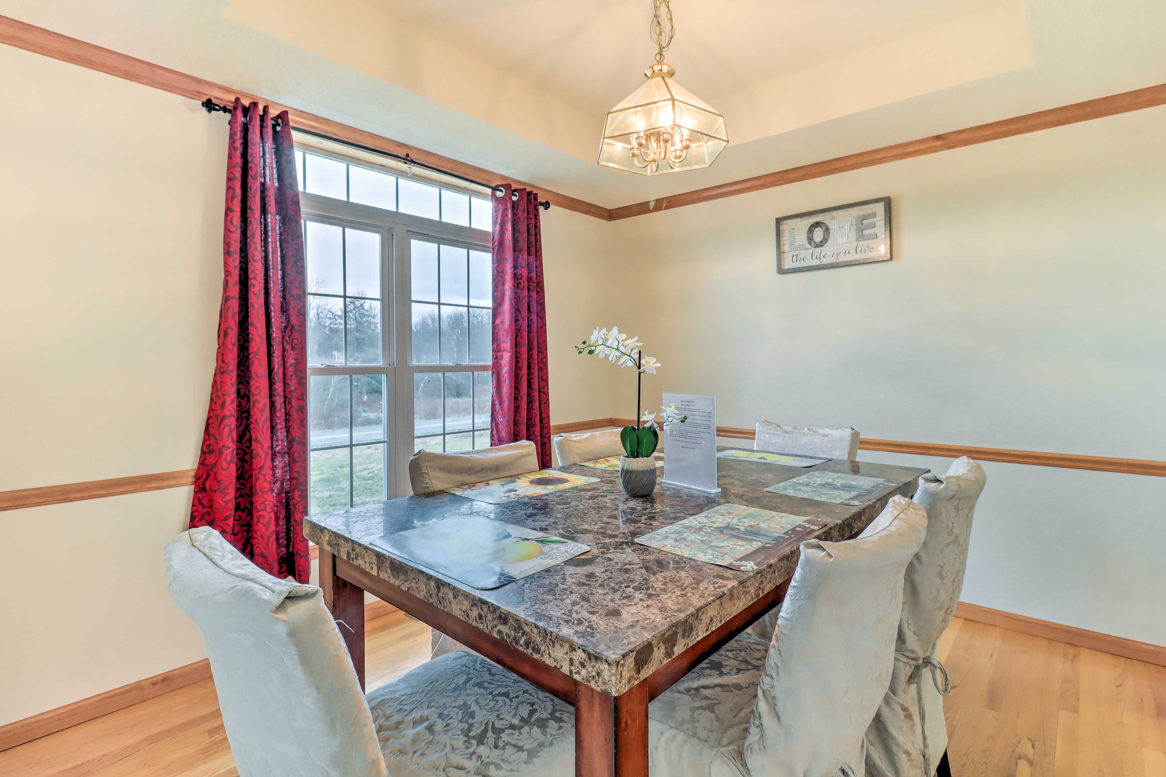 Dining Room | Main Level