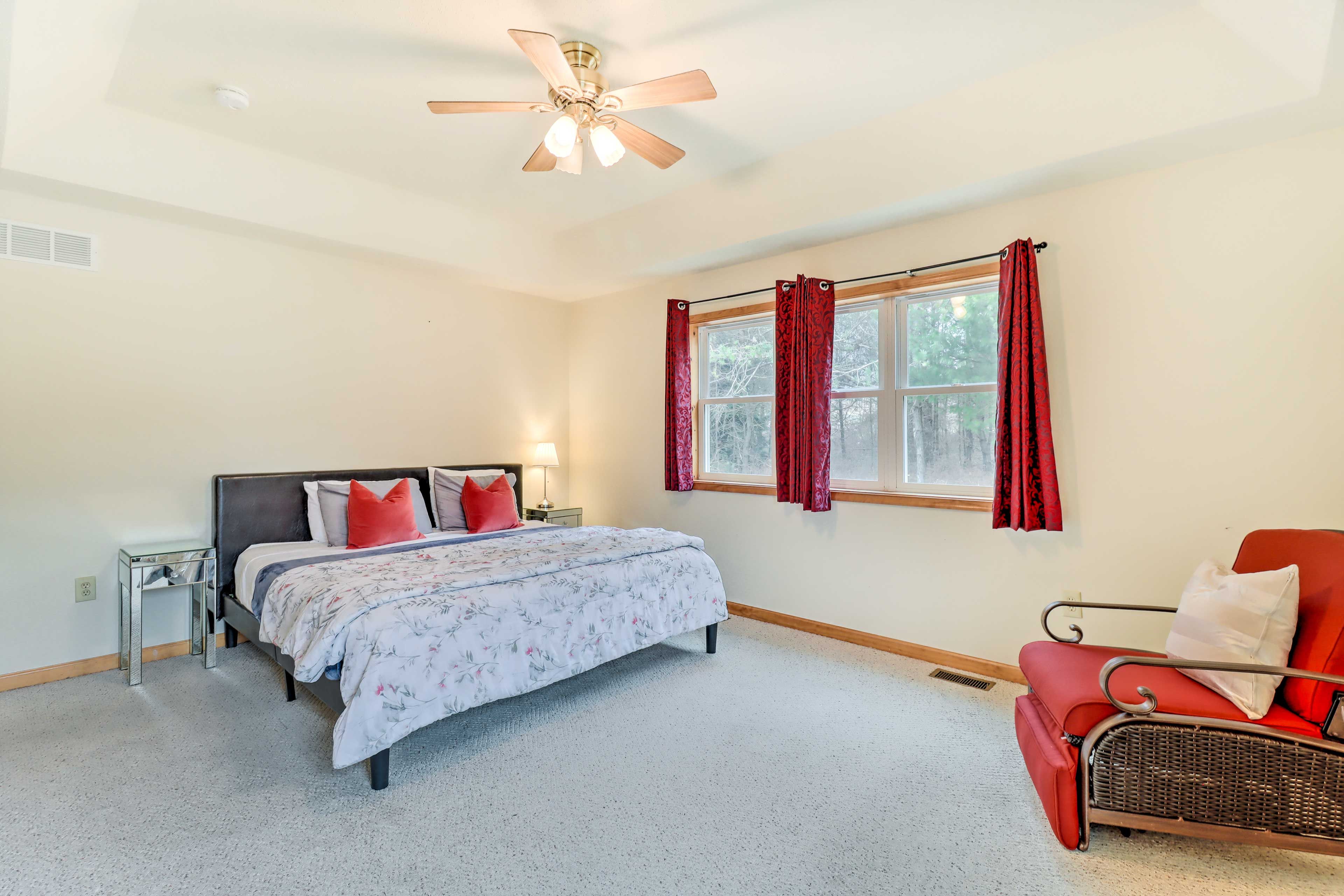 Bedroom 1 | Main Level | King Bed | Linens Provided | En-Suite Bathroom