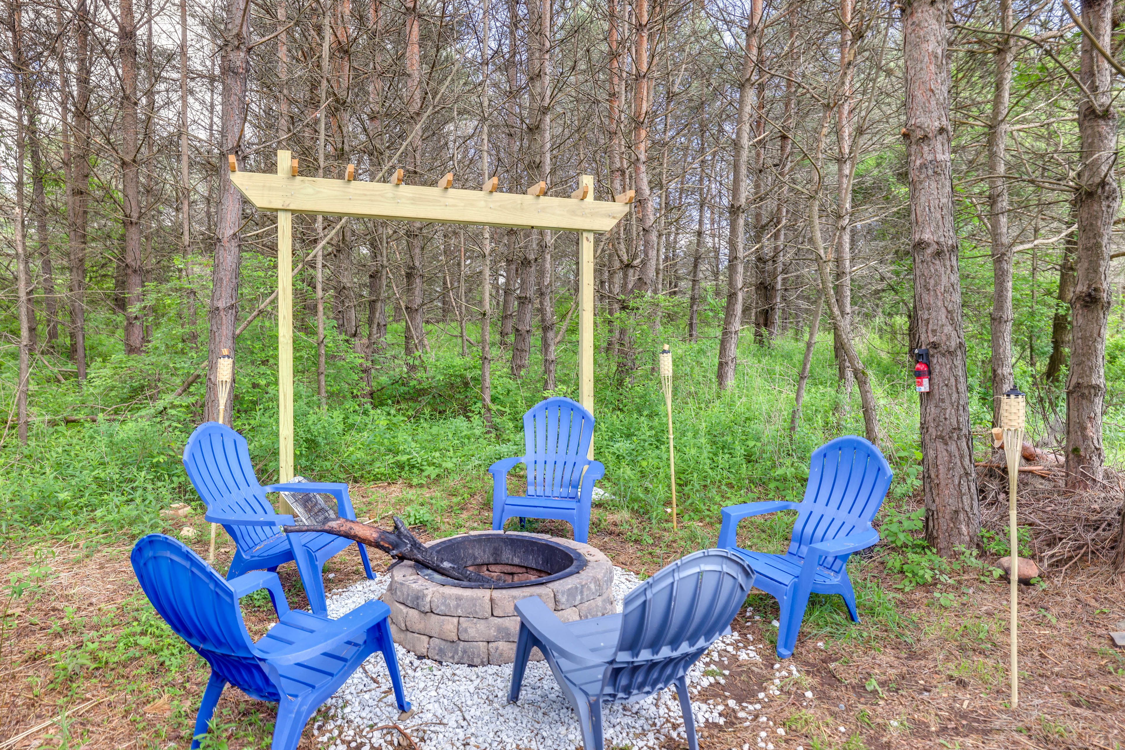 Private Yard | Fire Pit