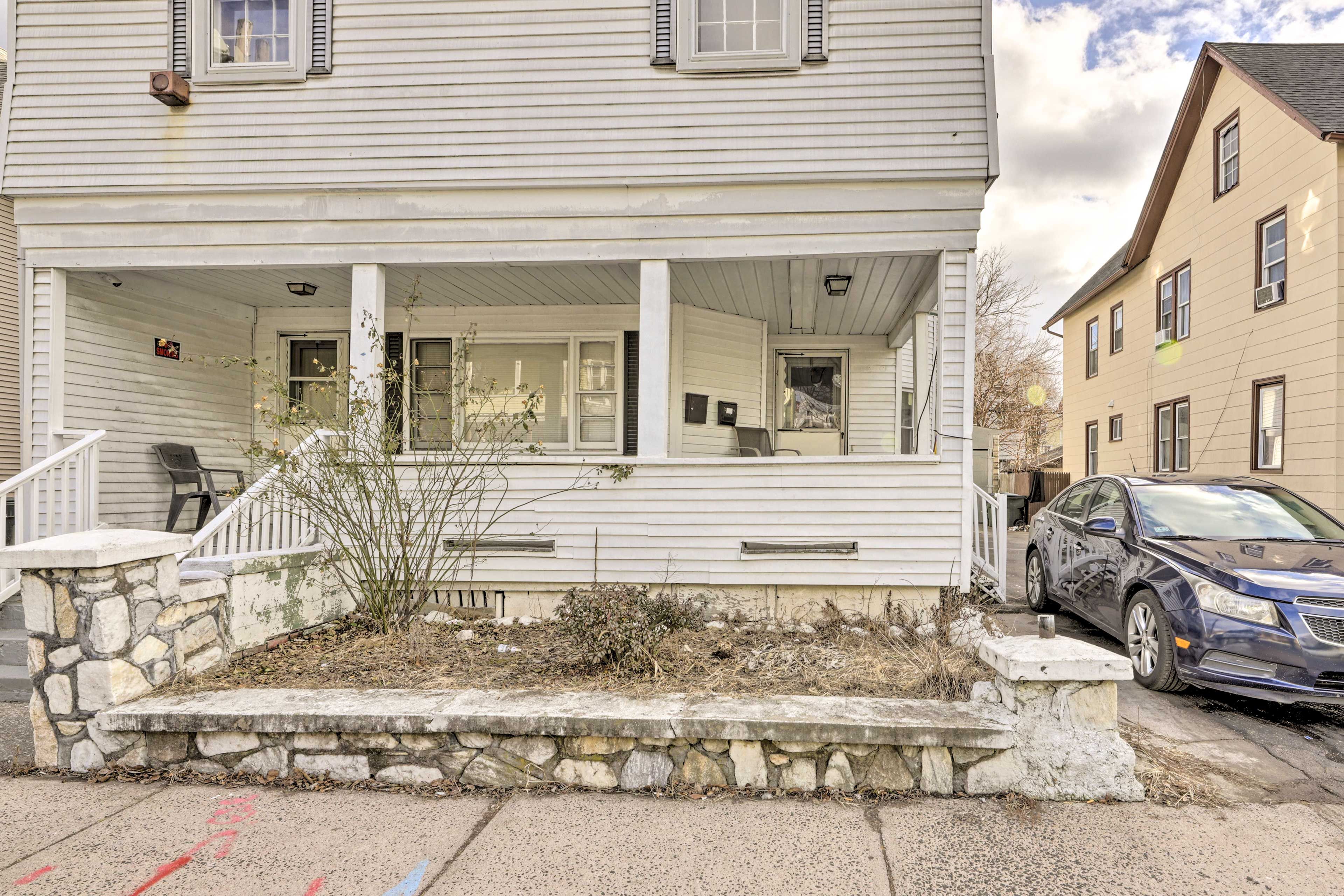 Property Exterior | Driveway (1 Vehicle) | Street Parking