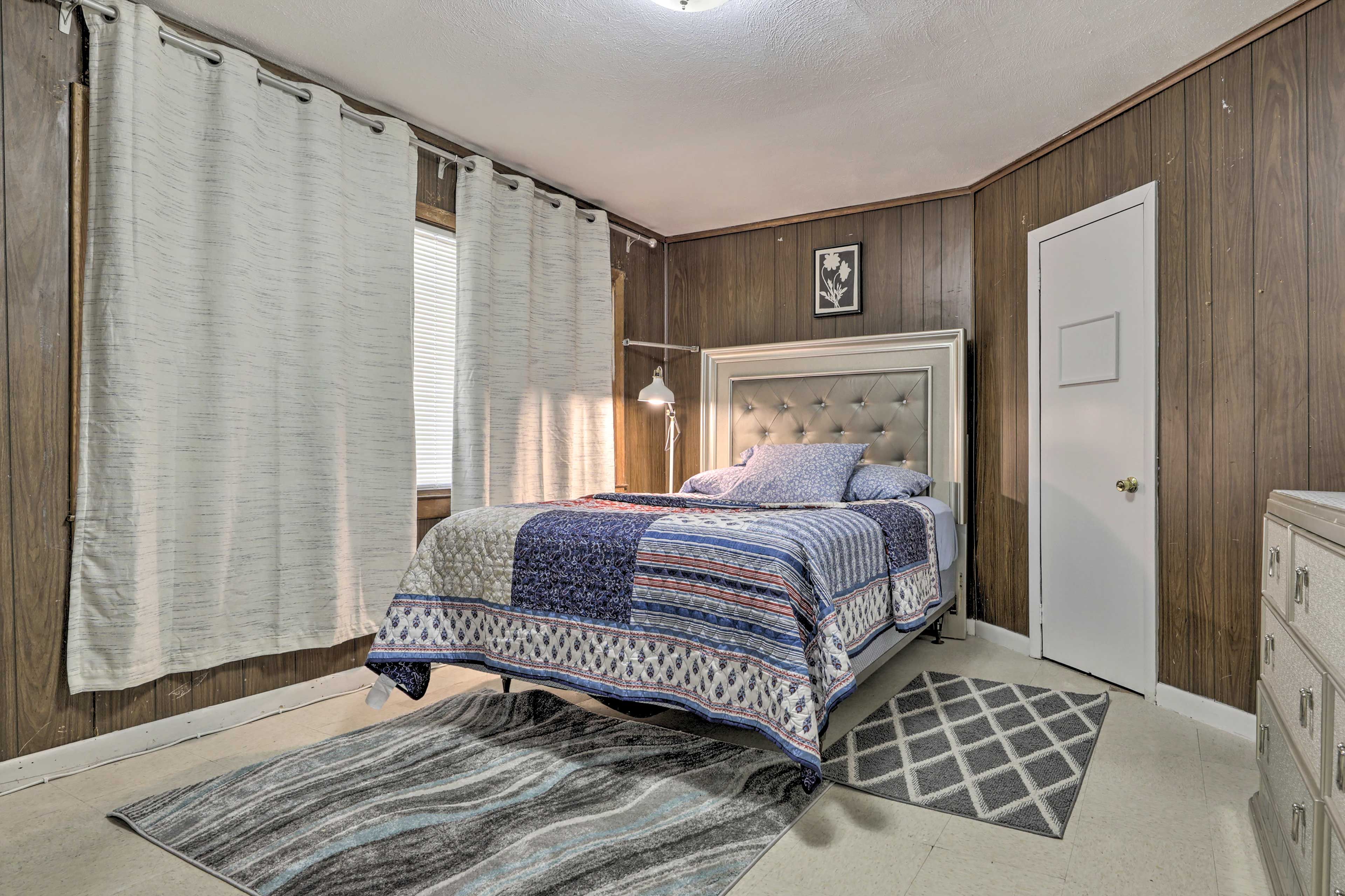 Bedroom 1 | Queen Bed | Linens Provided | Smart TV