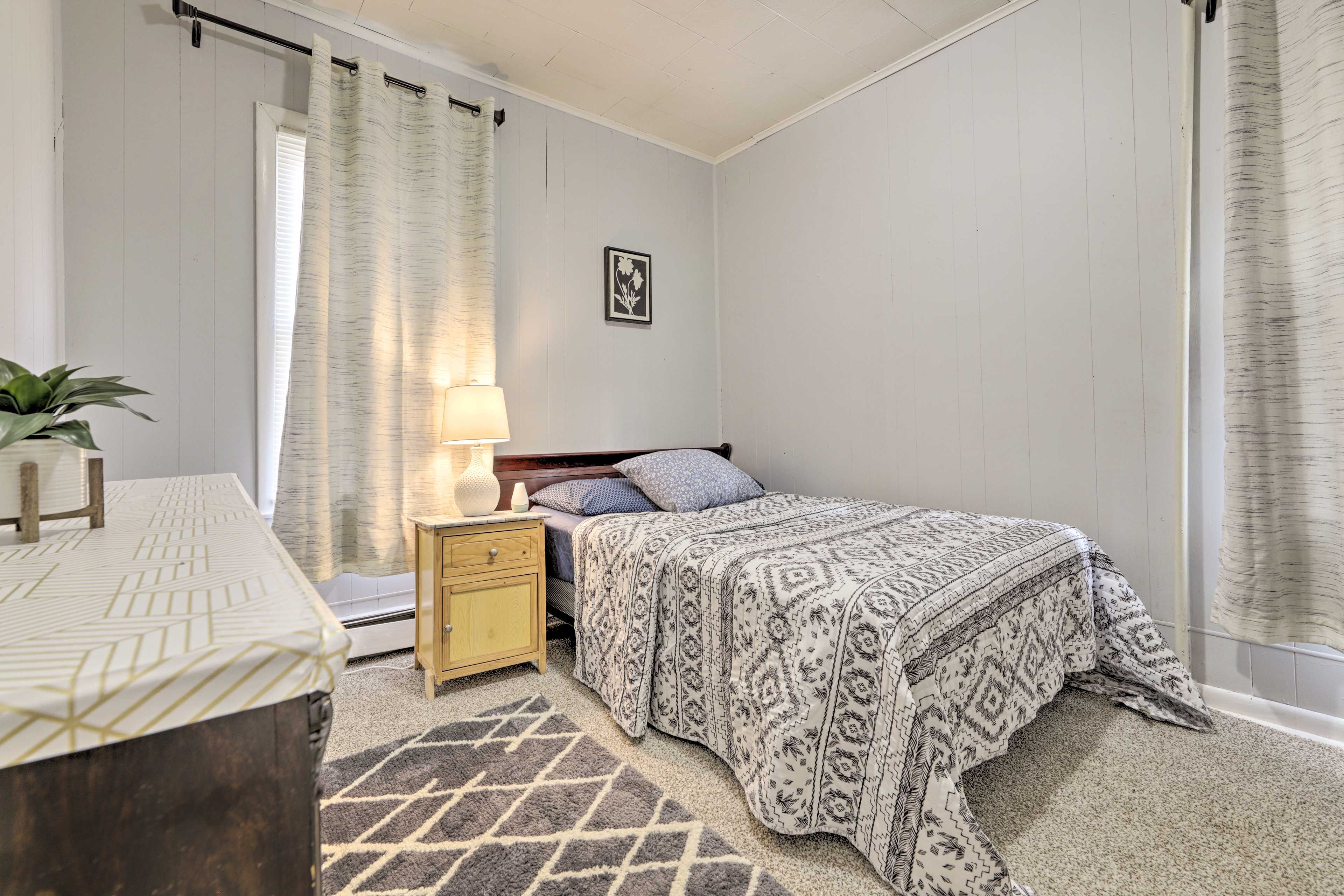 Bedroom 4 | Queen Bed