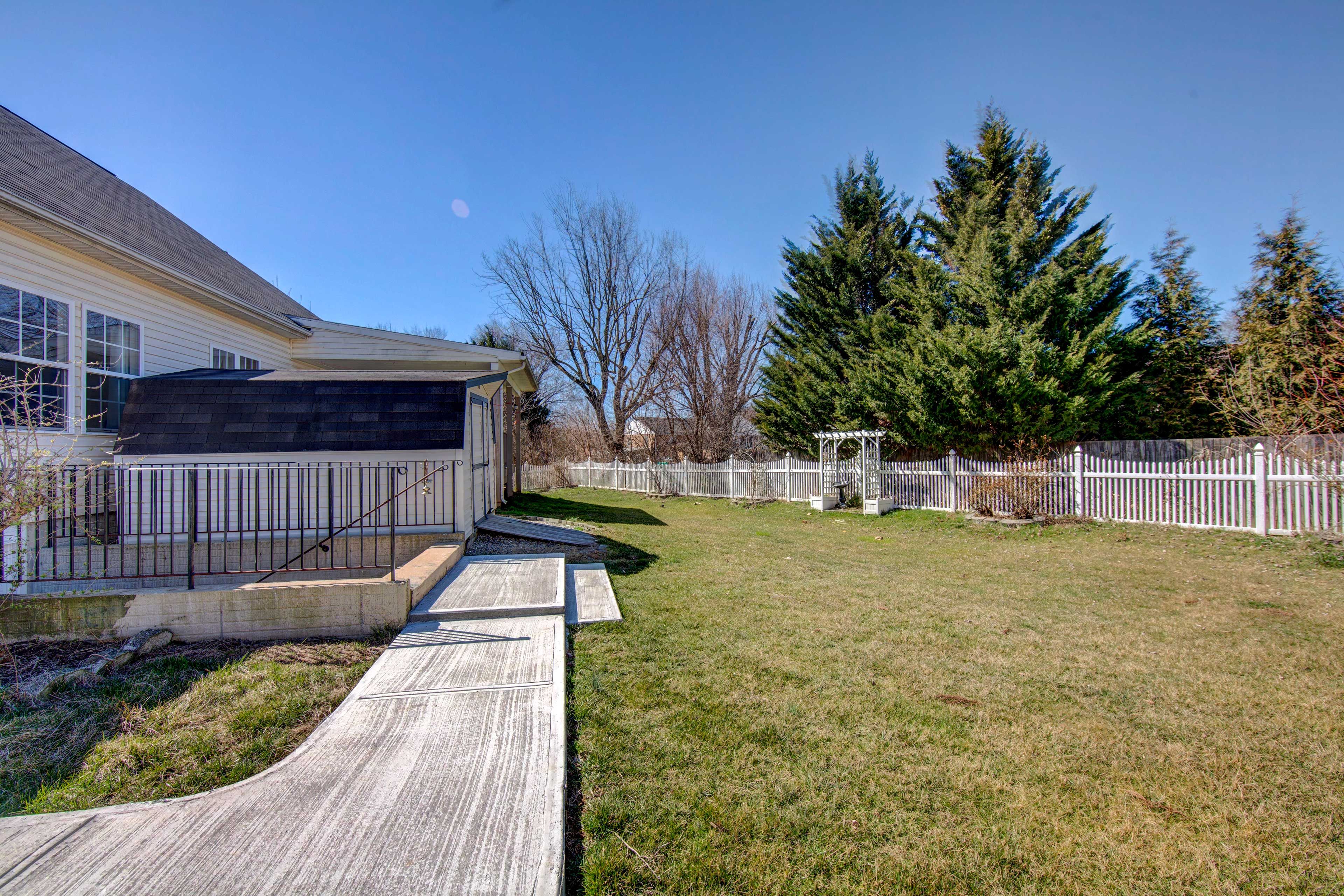 Shared Yard Area