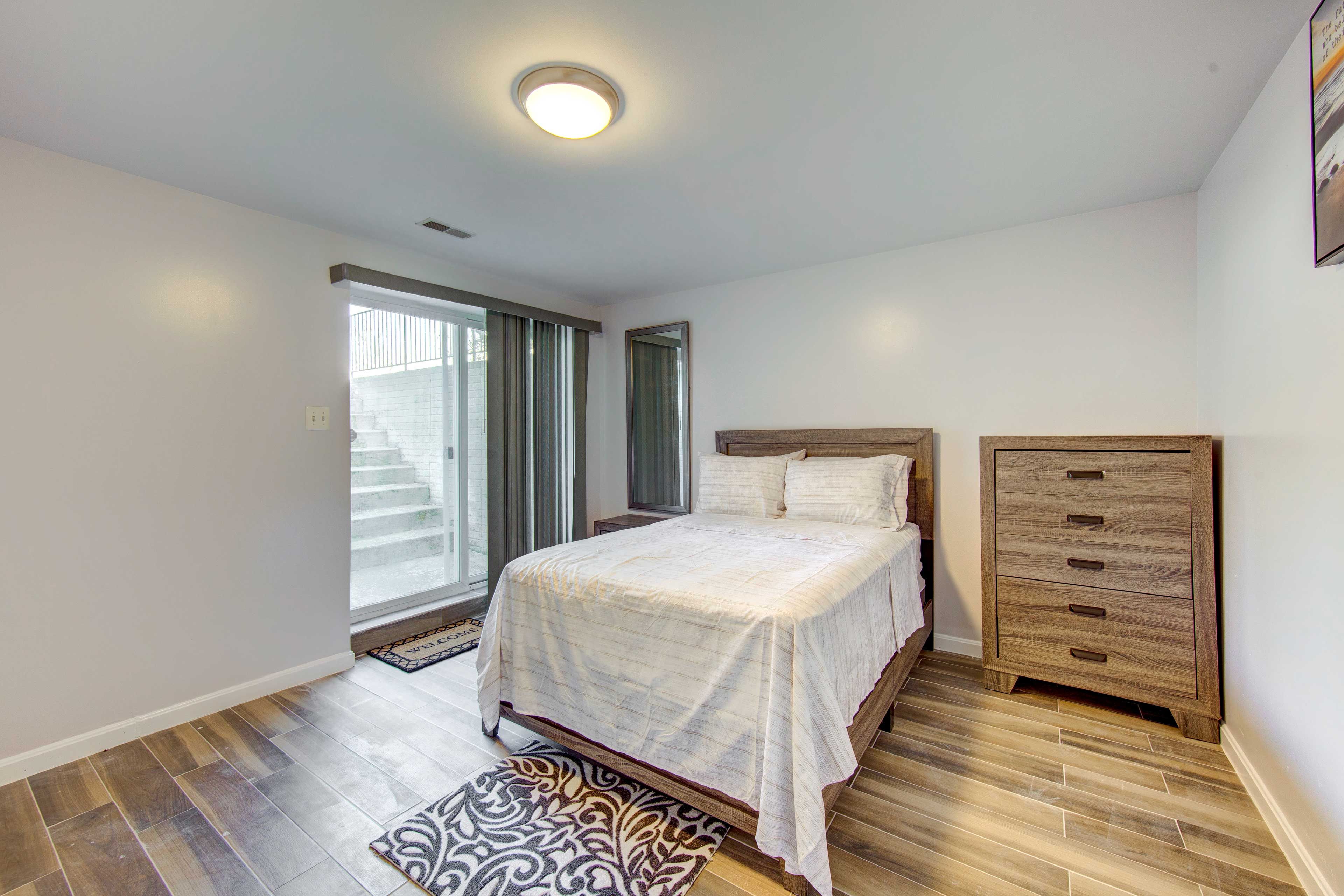 Bedroom | Queen Bed