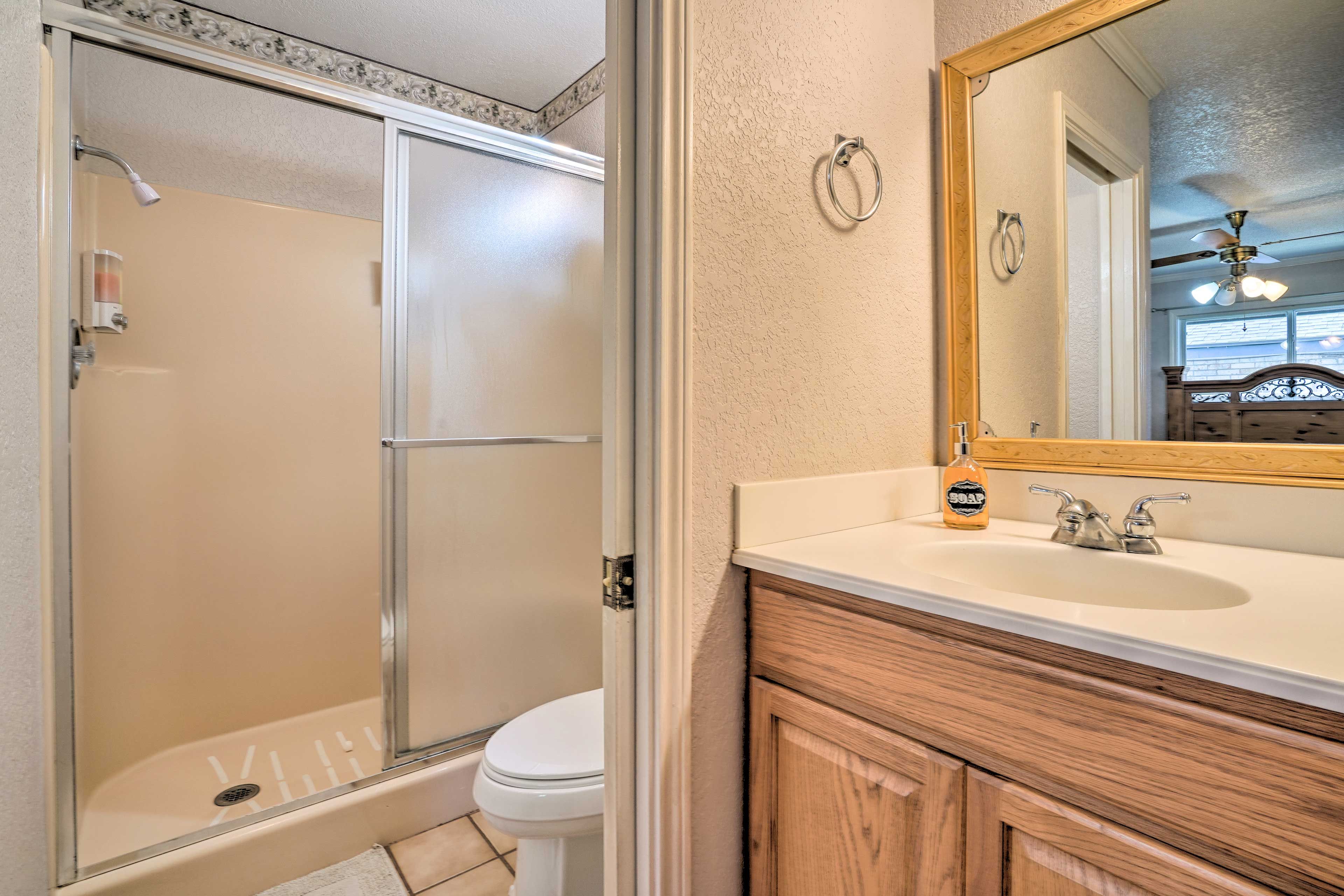 En-Suite Bathroom | Complimentary Toiletries