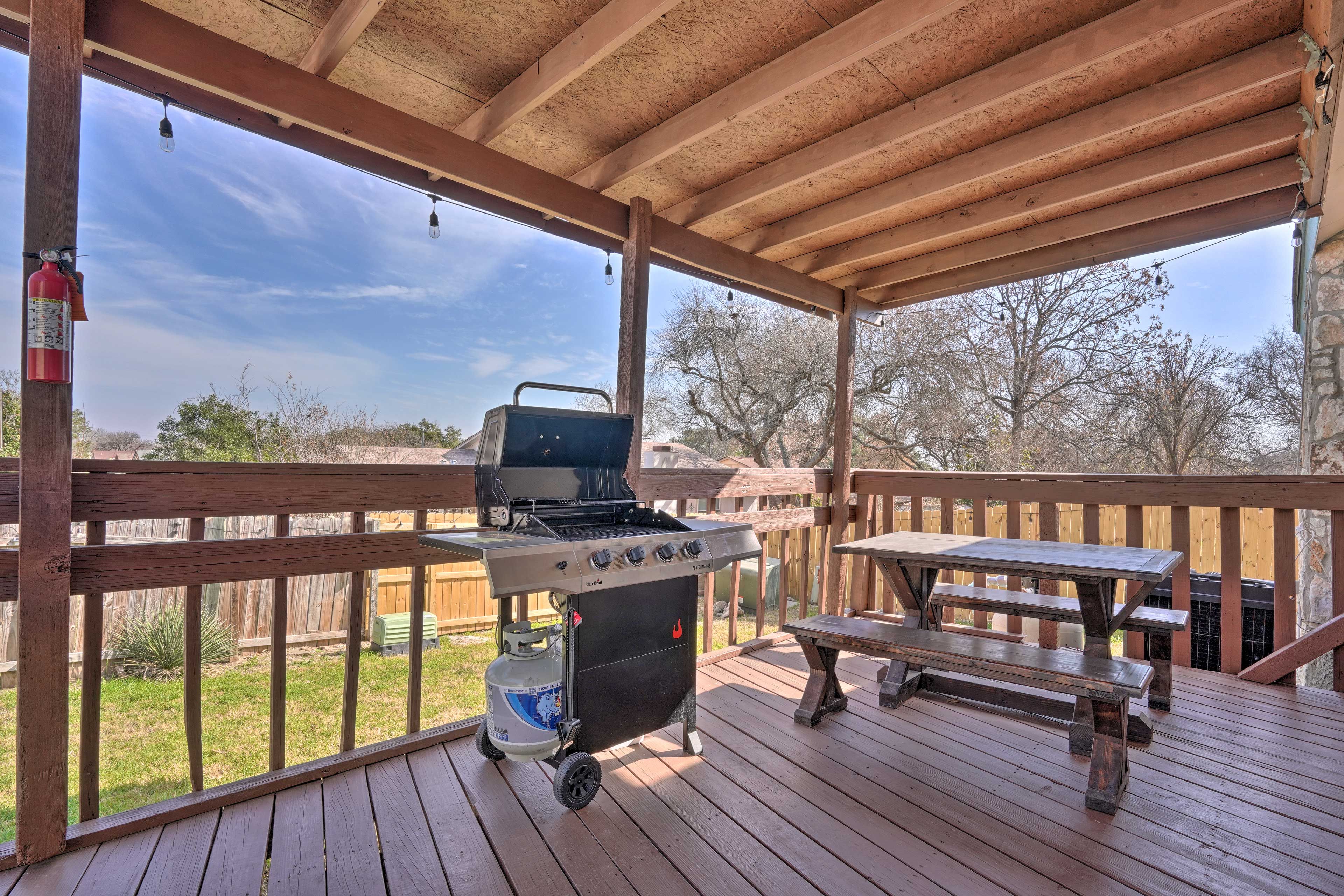 Deck | Gas Grill | Outdoor Seating Areas