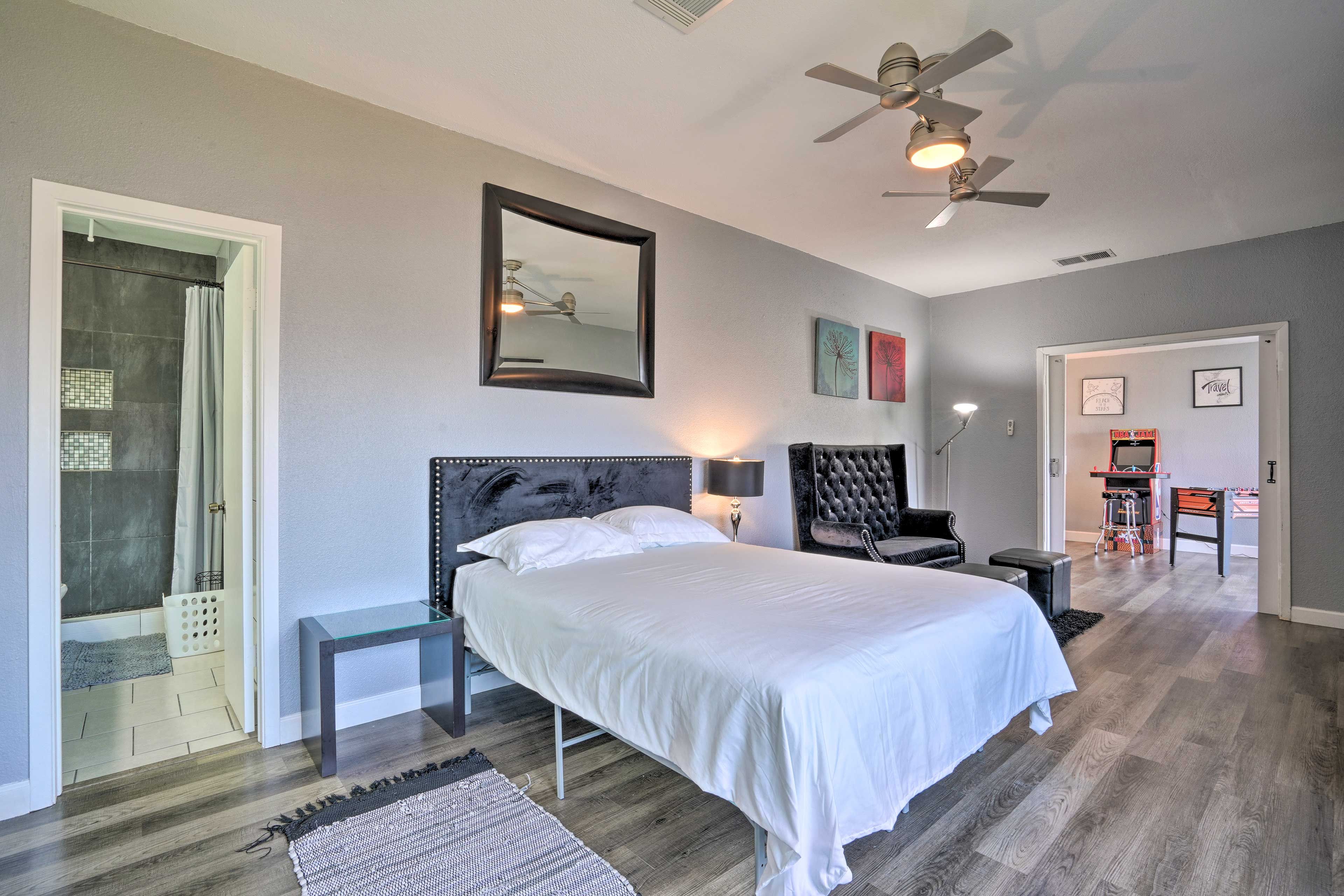Bedroom 1 | Queen Bed | En-Suite Bathroom