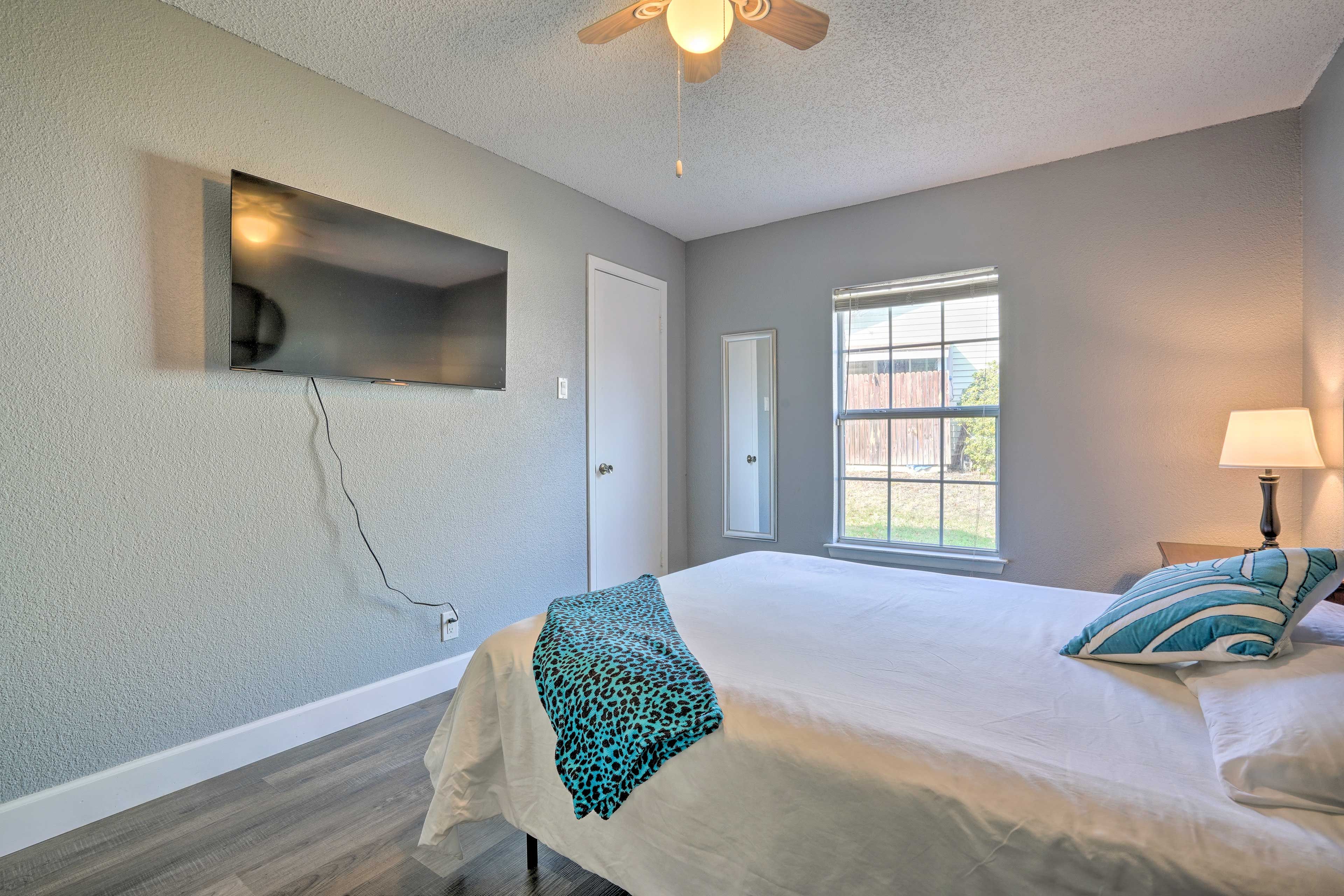 Bedroom 3 | Queen Bed