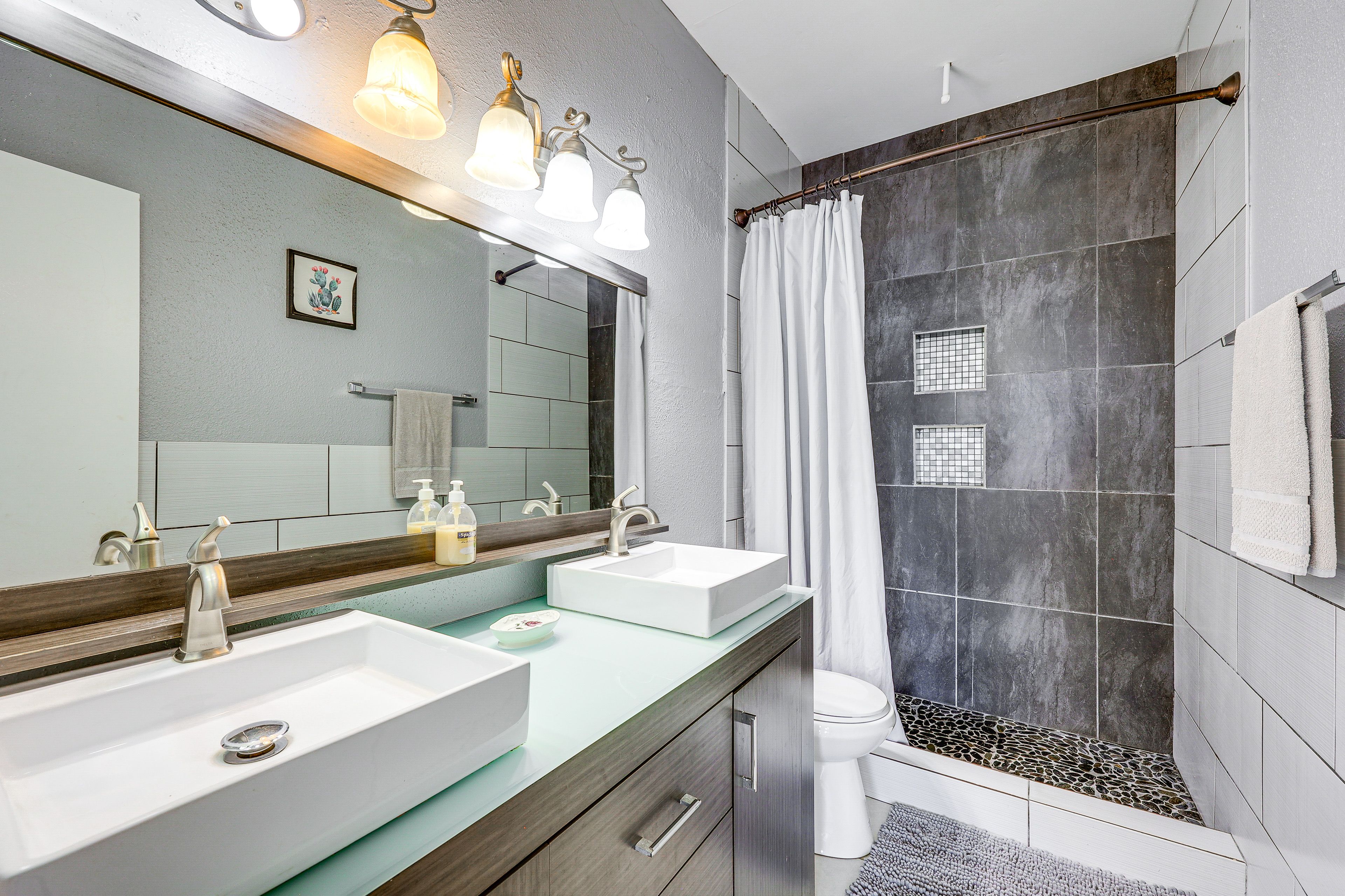 En-Suite Bathroom | Complimentary Toiletries