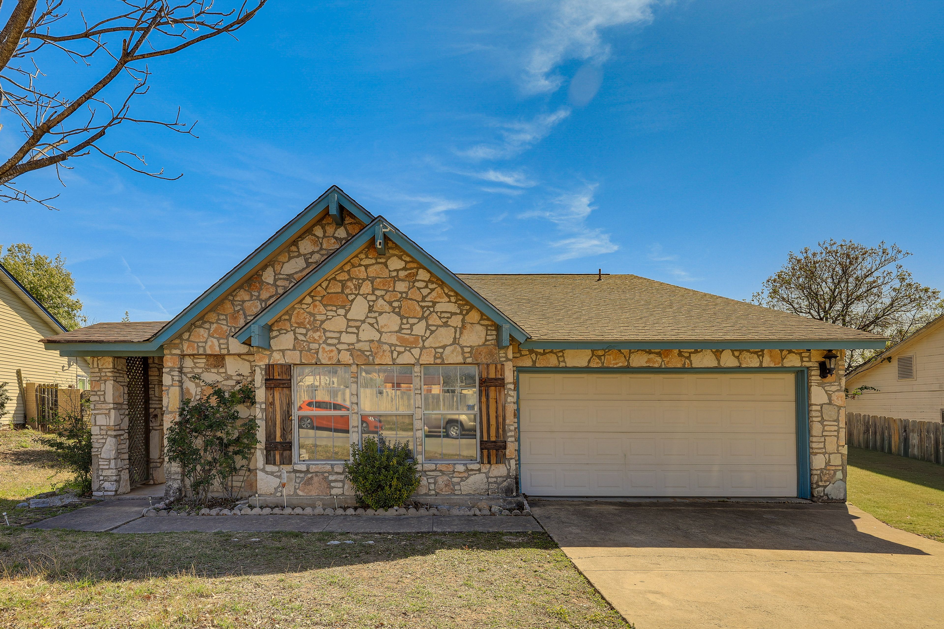 Parking | Garage (2 Vehicles) | Driveway (2 Vehicles)