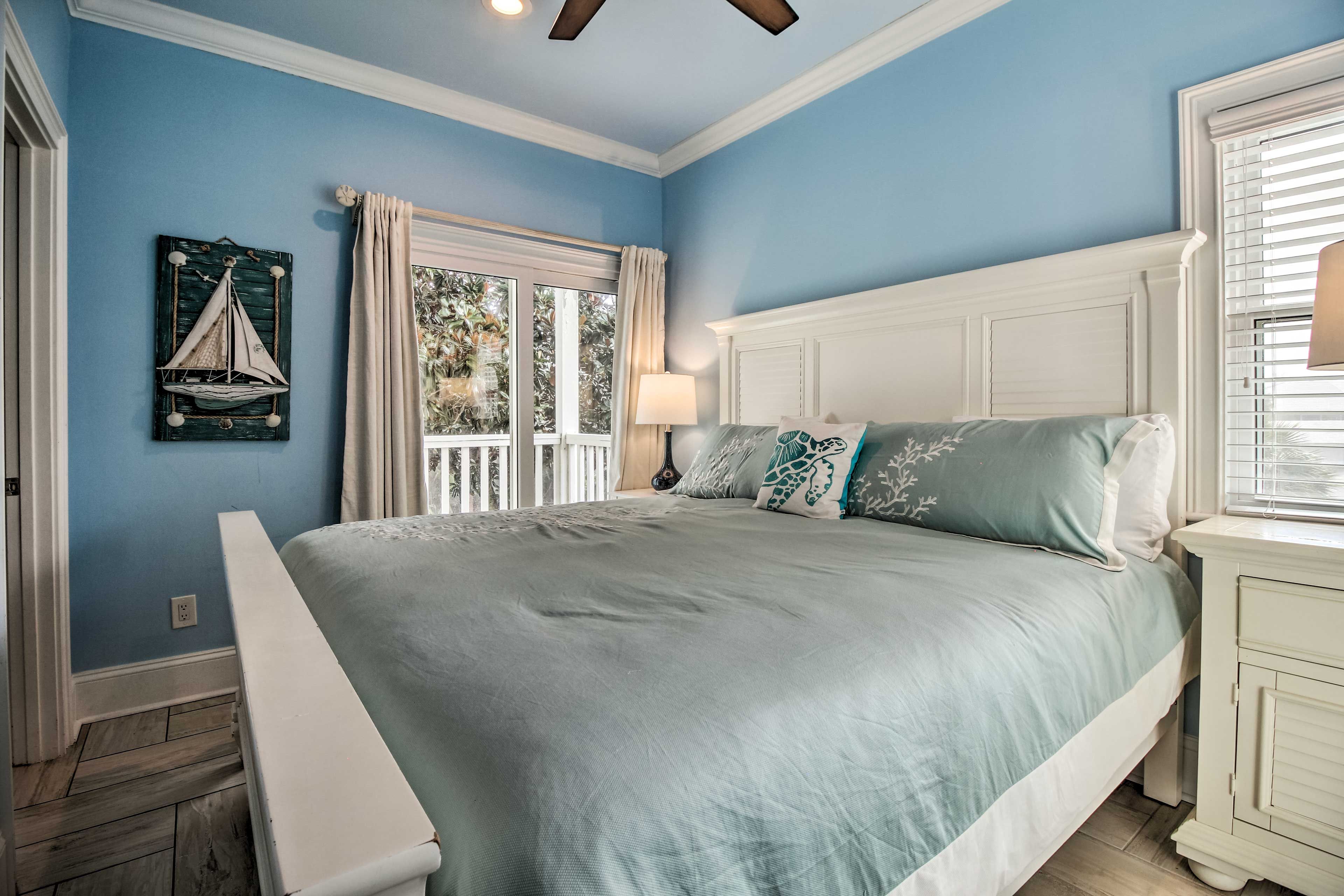 Bedroom 1 | King Bed | 1st Floor
