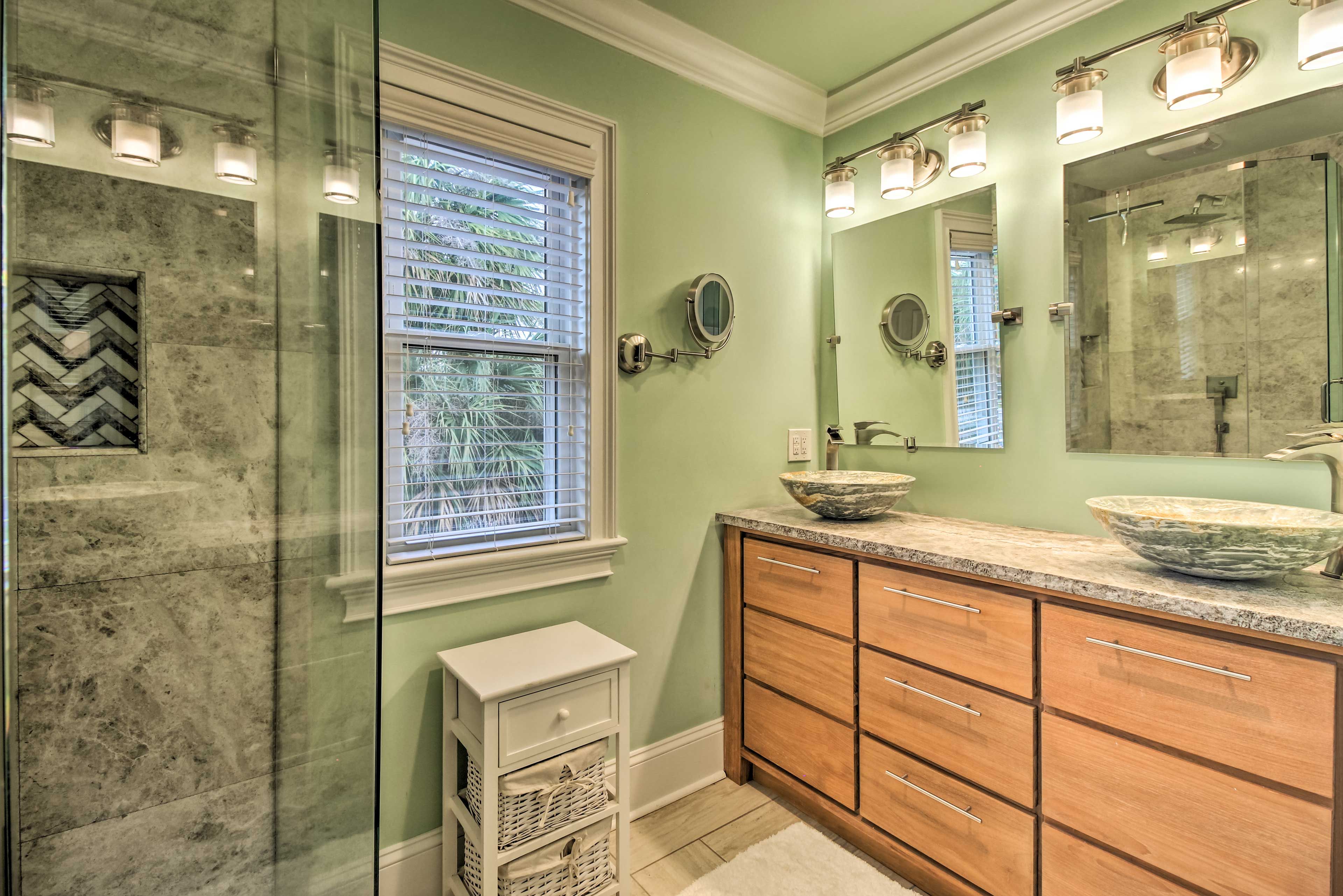 En-Suite Bathroom | Towels Provided | 1st Floor