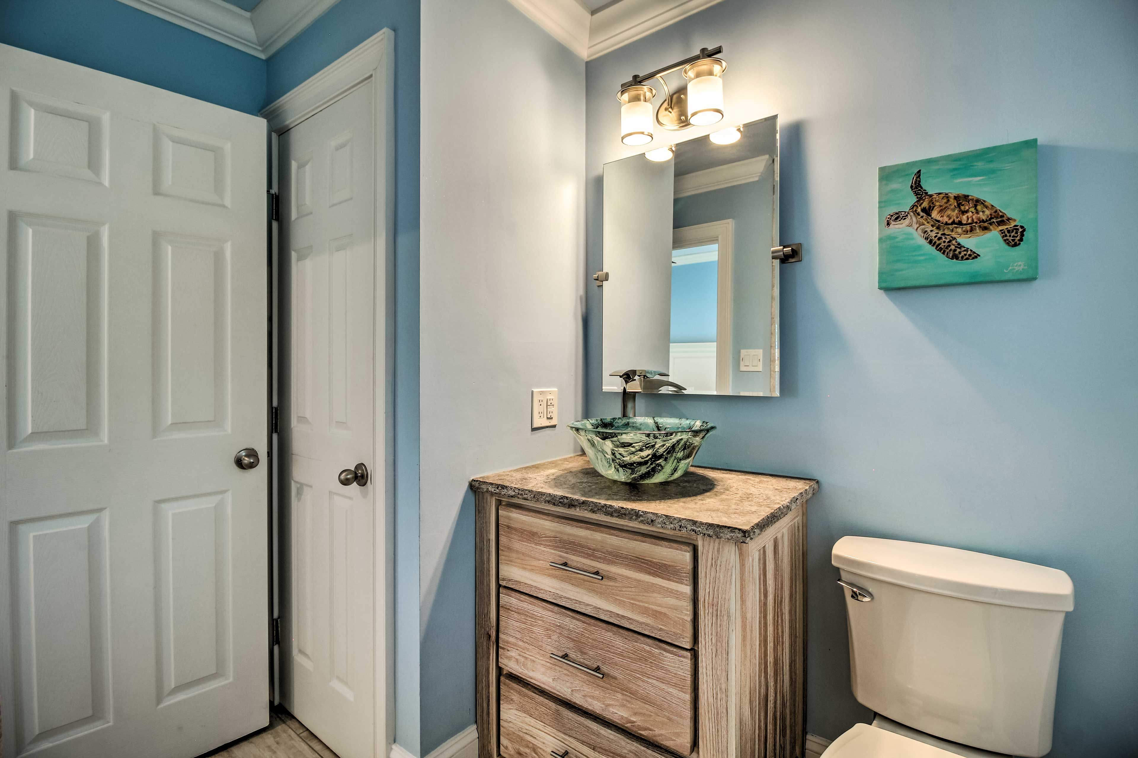 En-Suite Bathroom | Complimentary Toiletries | 1st Floor