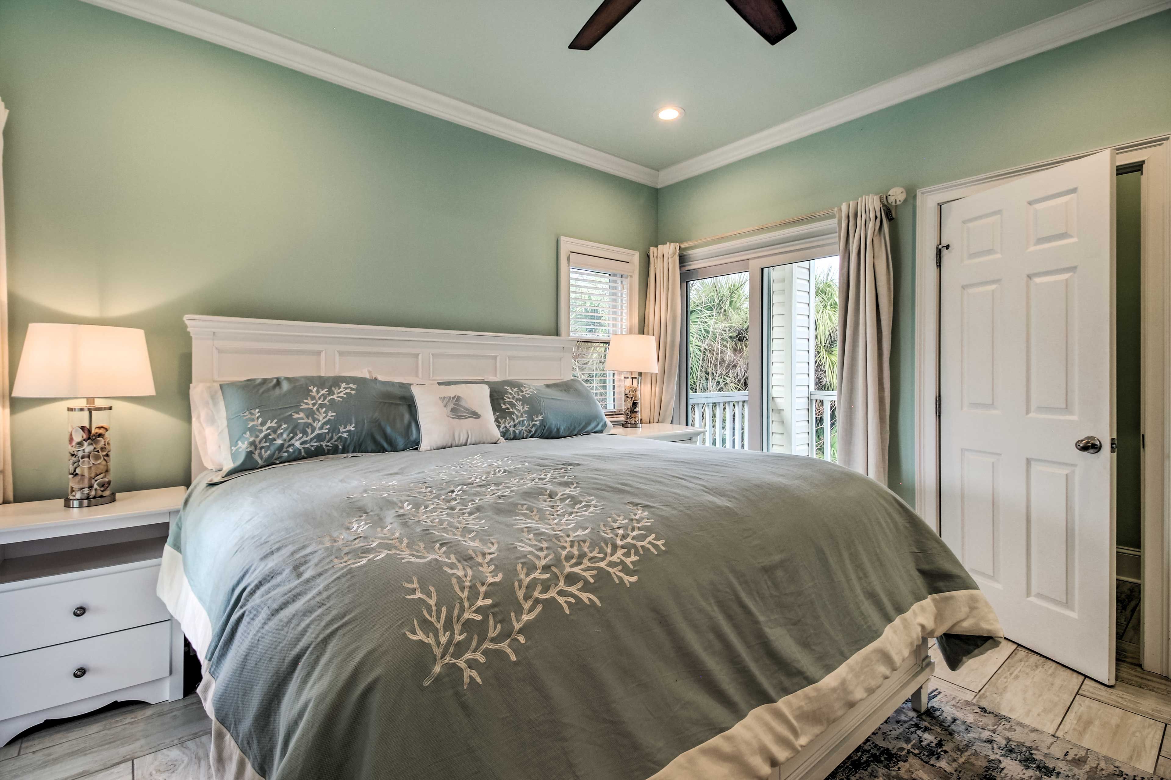 Bedroom 2 | King Bed | 1st Floor