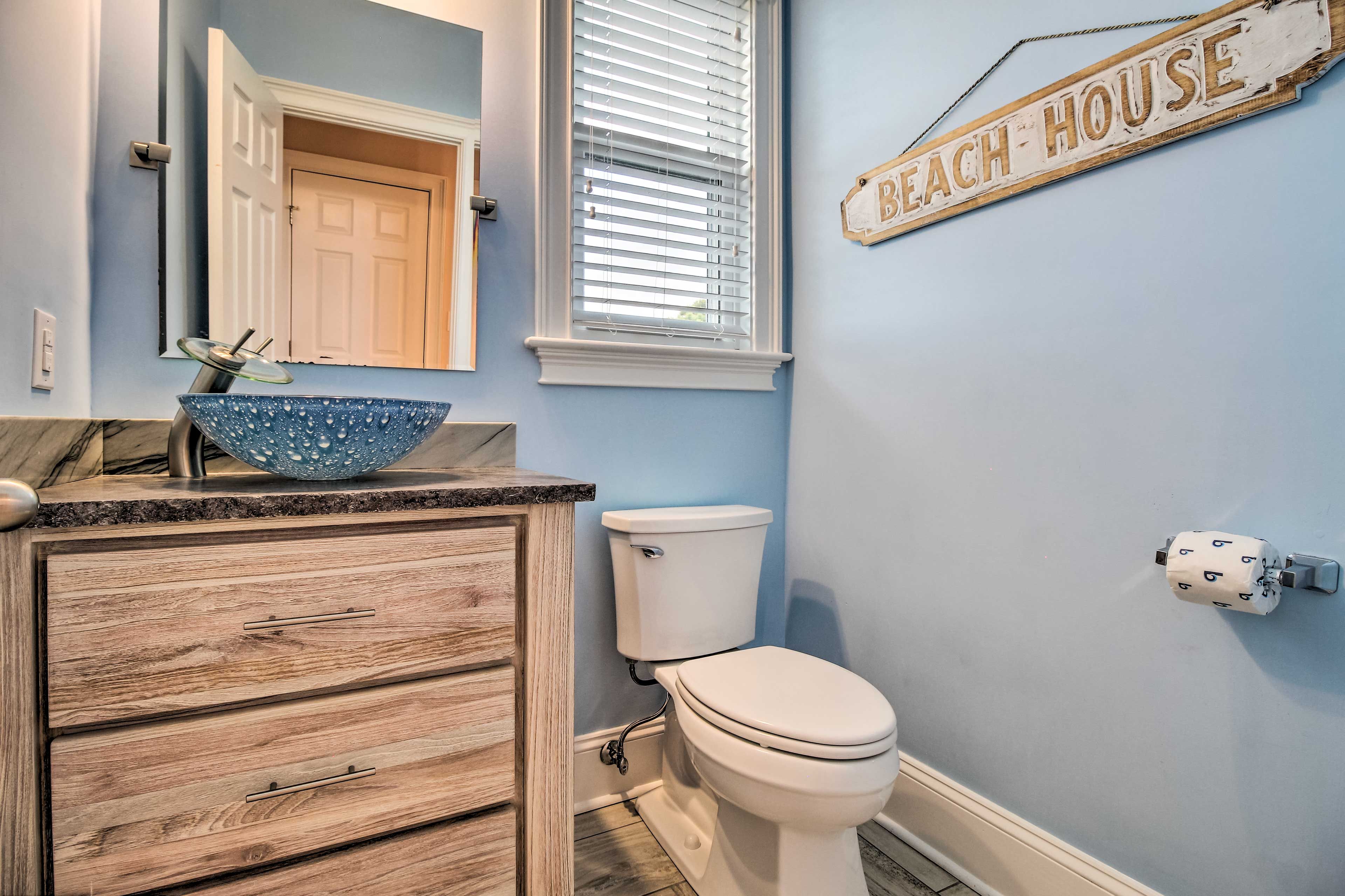 Half Bathroom | 2nd Floor